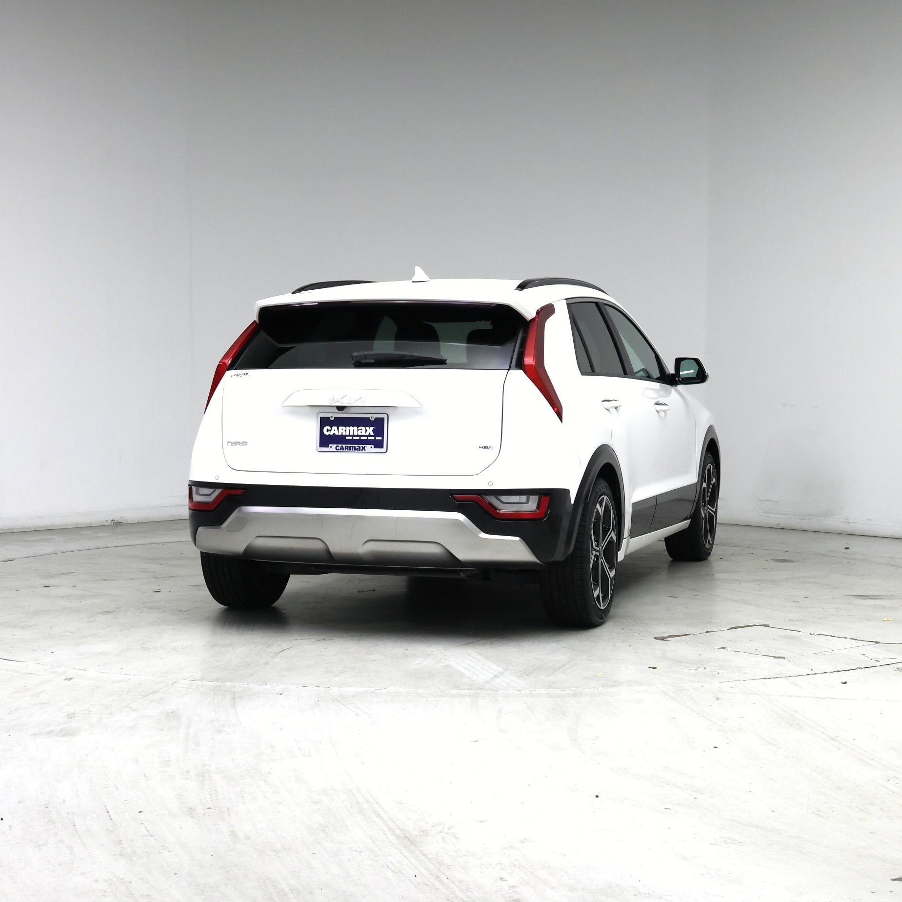 Thumbnail: 2023 Kia Niro - 8
