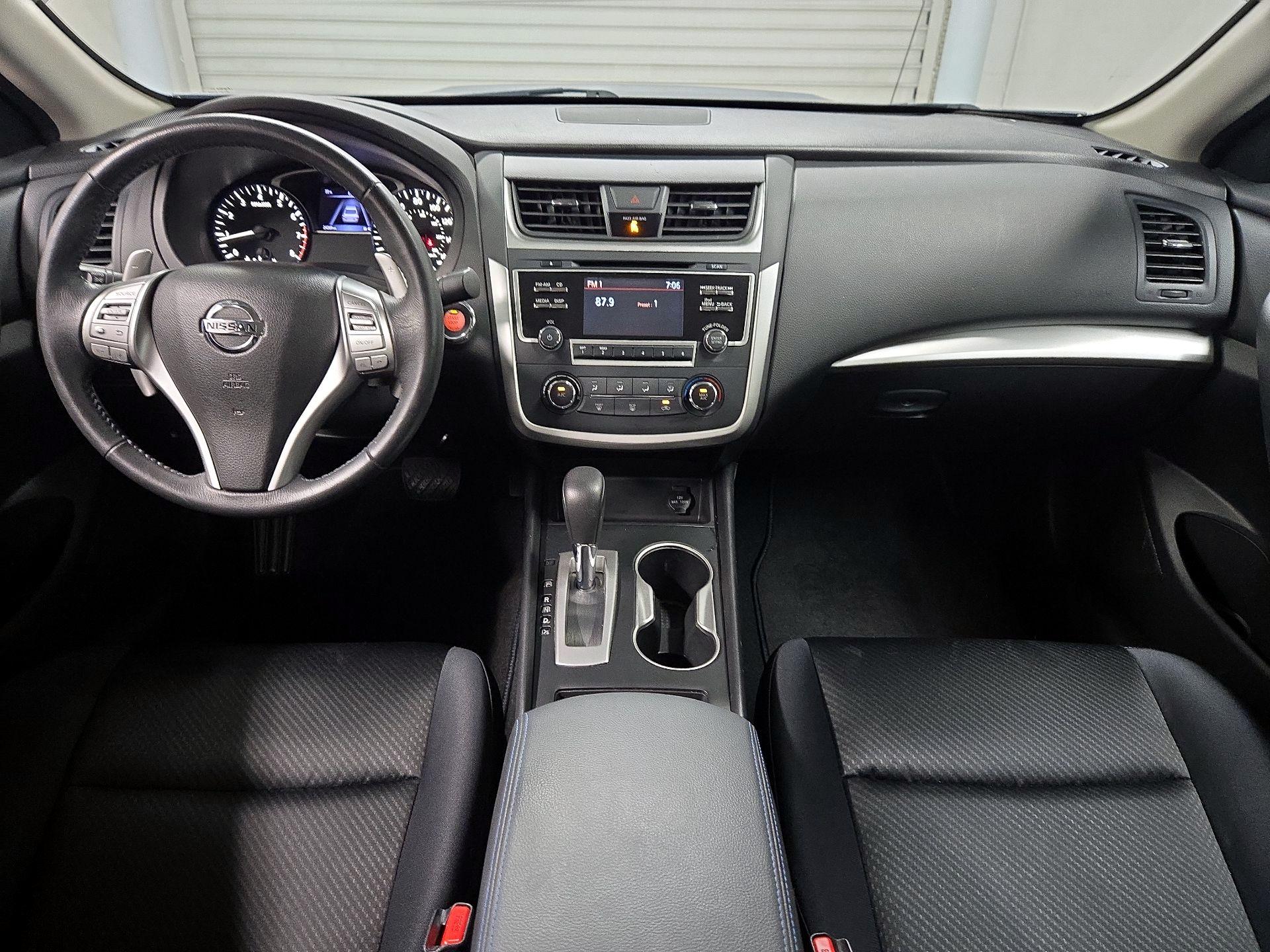 Thumbnail: 2017 Nissan Altima - 9