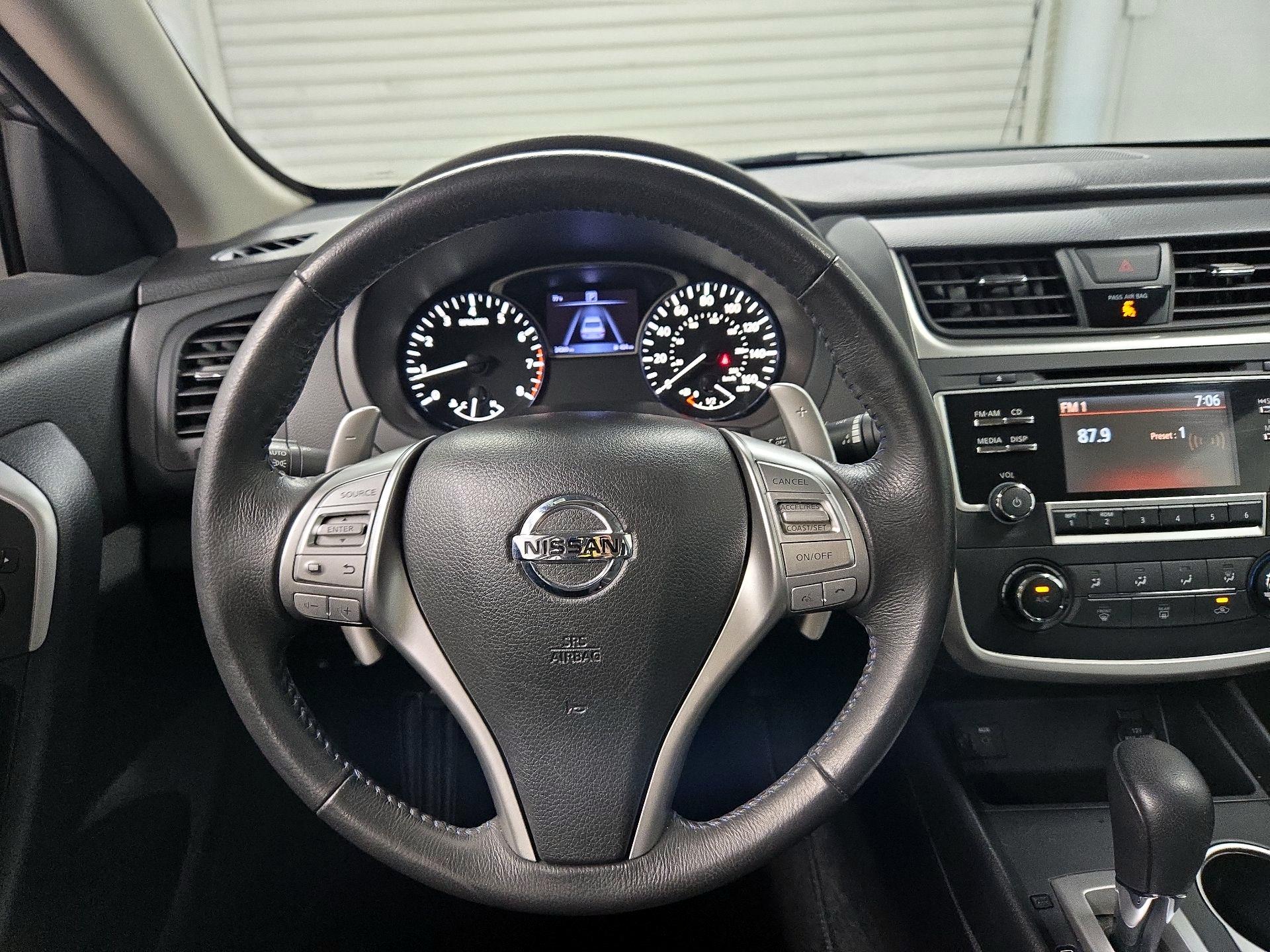 Thumbnail: 2017 Nissan Altima - 10