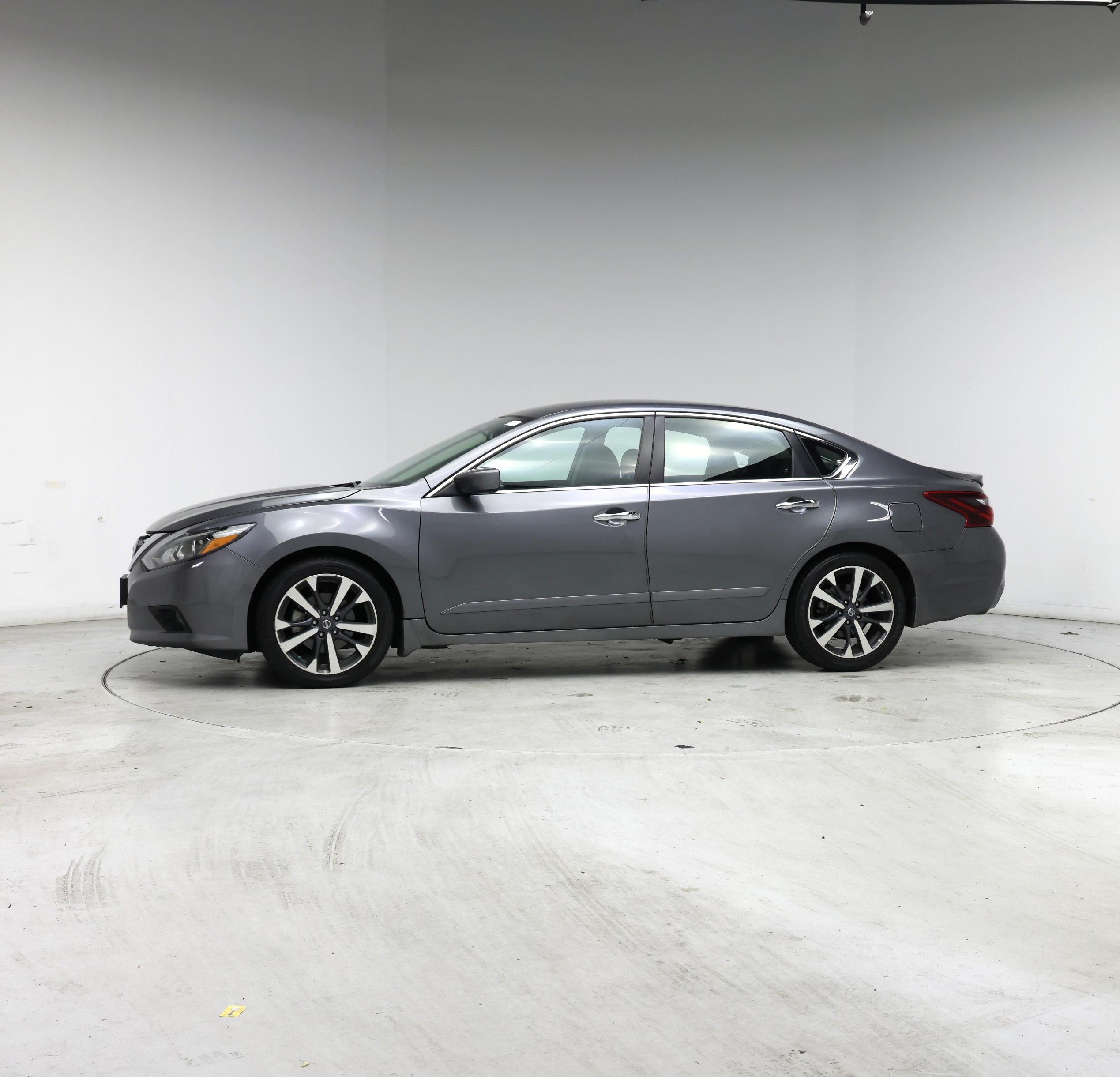 Thumbnail: 2017 Nissan Altima - 3