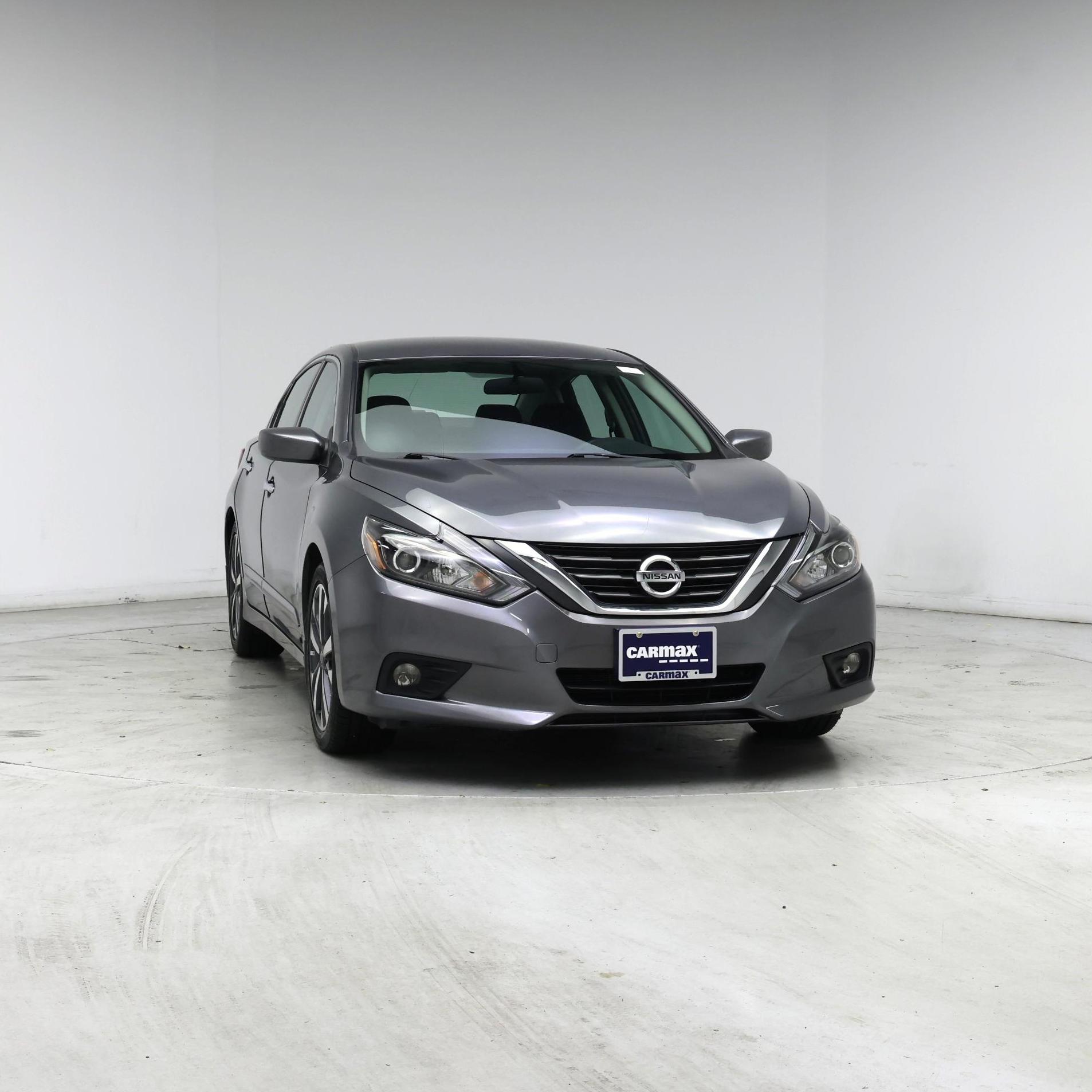 Thumbnail: 2017 Nissan Altima - 5