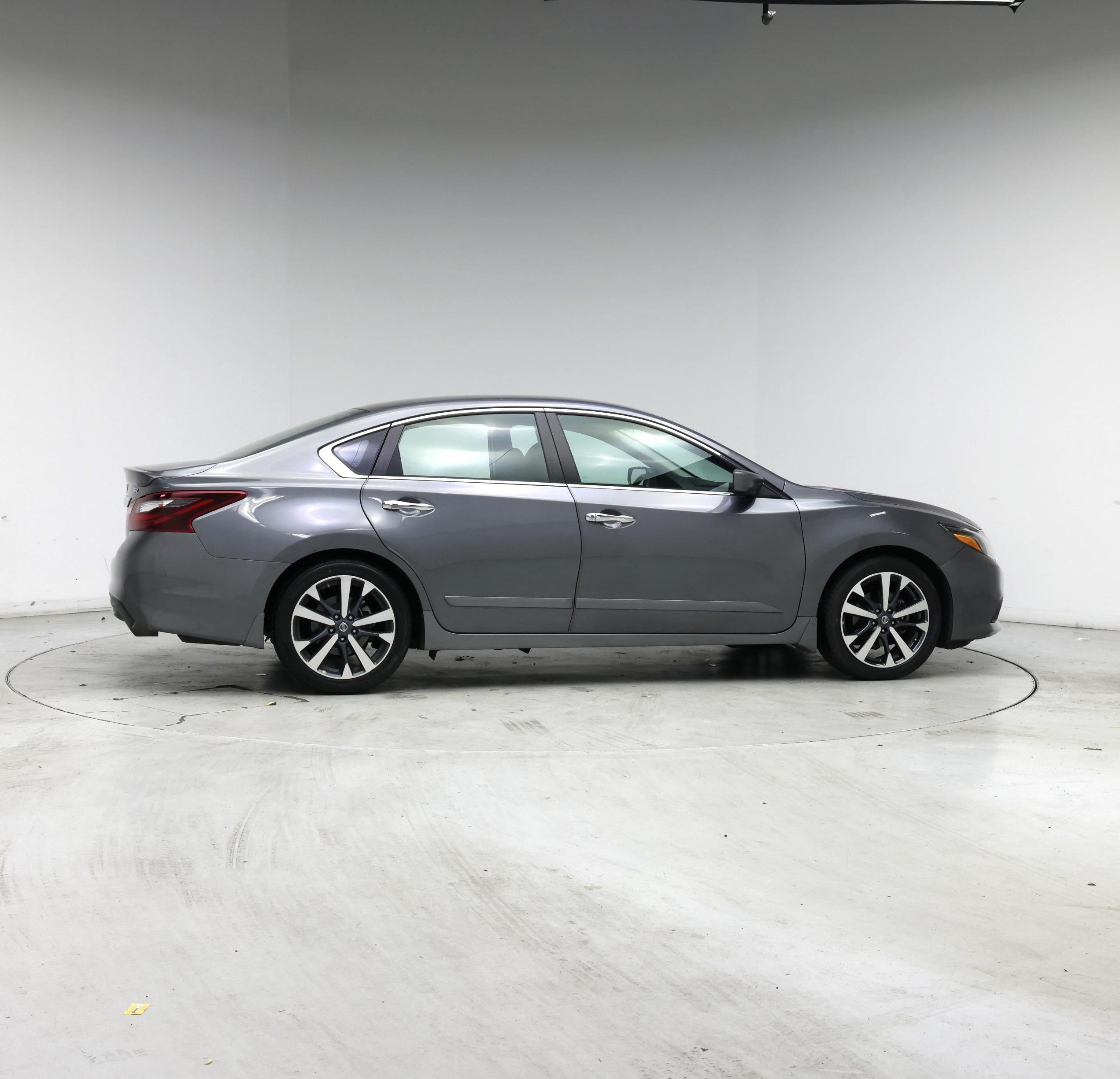Thumbnail: 2017 Nissan Altima - 7