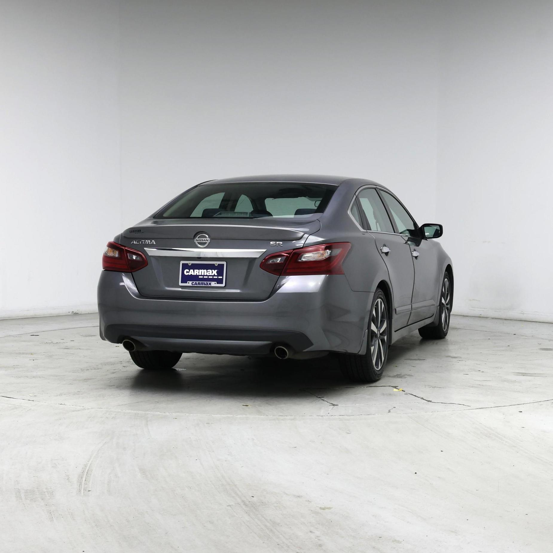 Thumbnail: 2017 Nissan Altima - 8