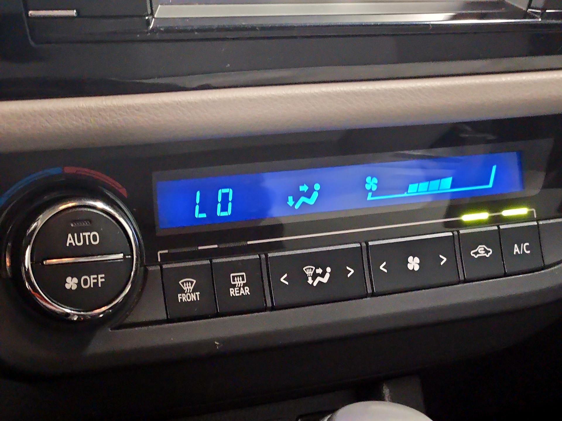 Thumbnail: 2014 Toyota Corolla - 16