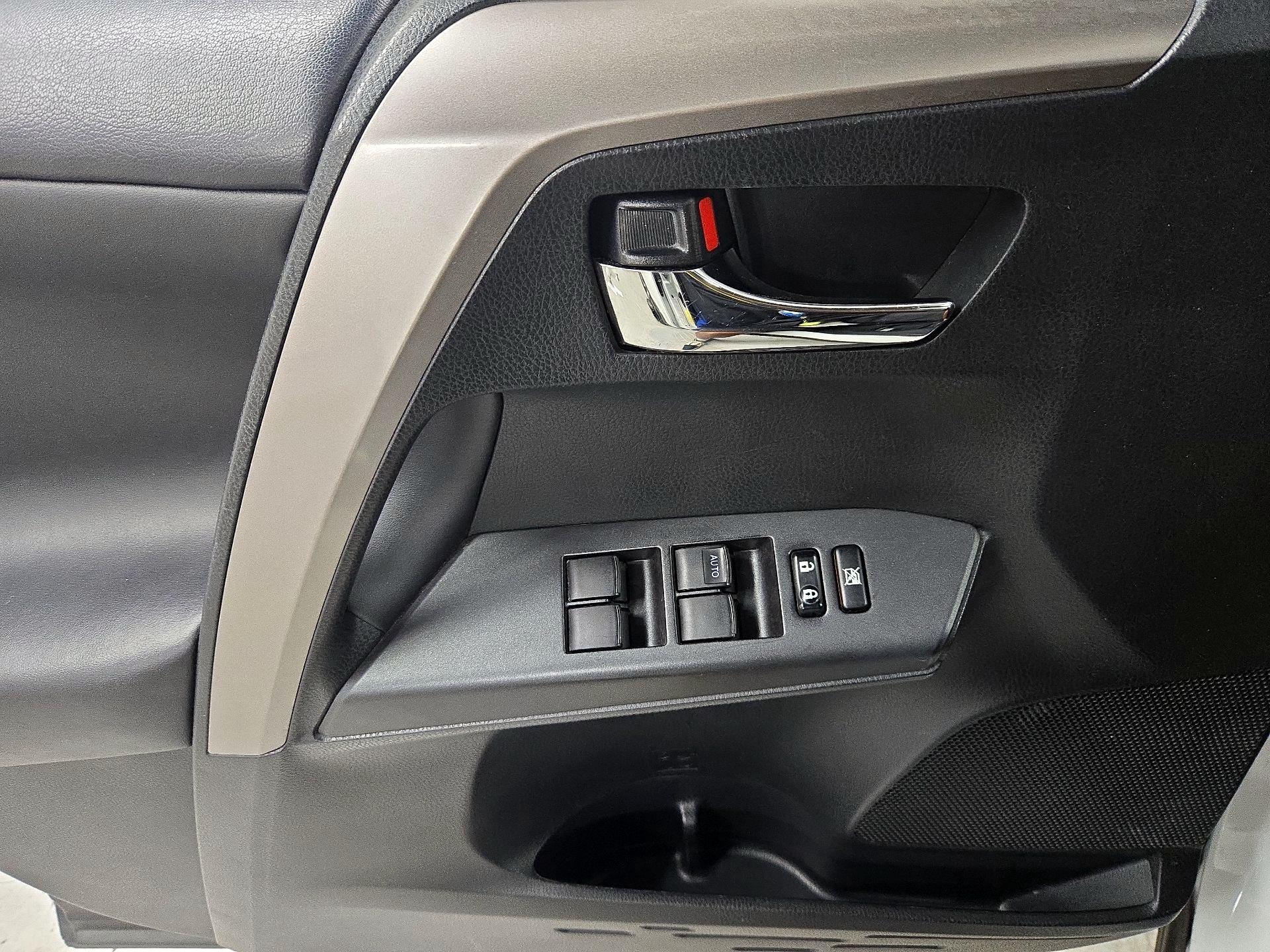 Thumbnail: 2018 Toyota RAV4 - 12