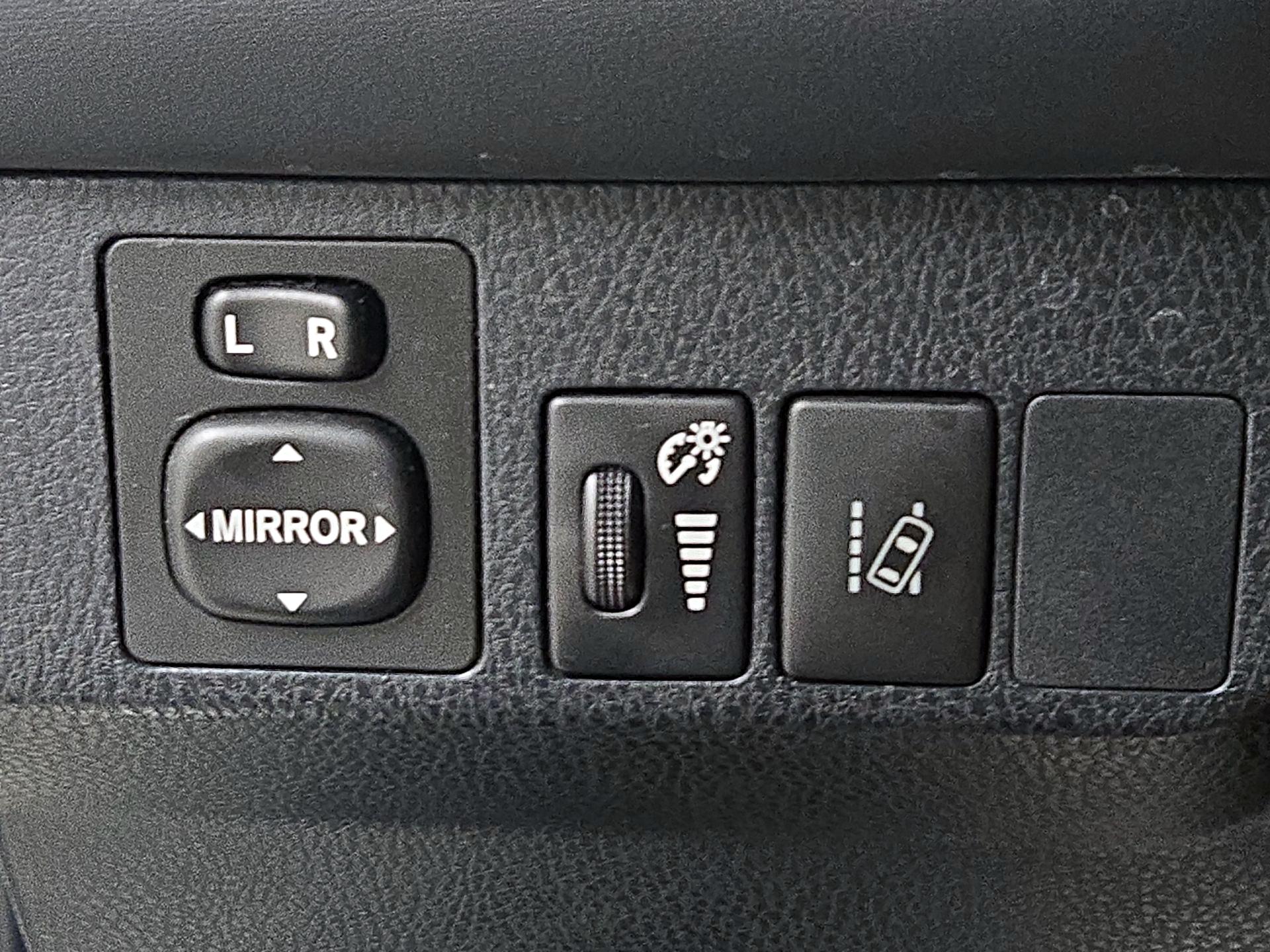 Thumbnail: 2018 Toyota RAV4 - 13