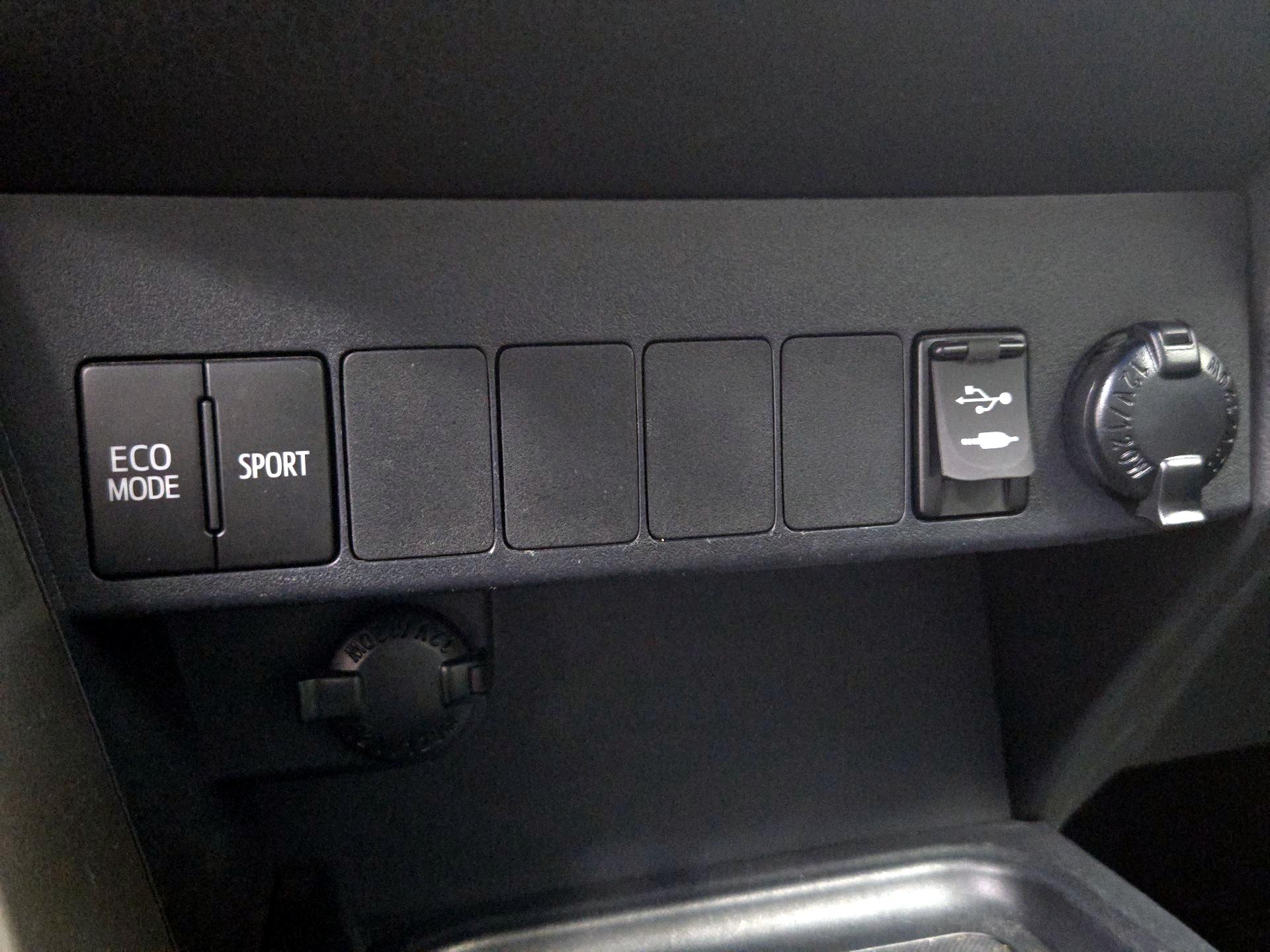 Thumbnail: 2018 Toyota RAV4 - 18