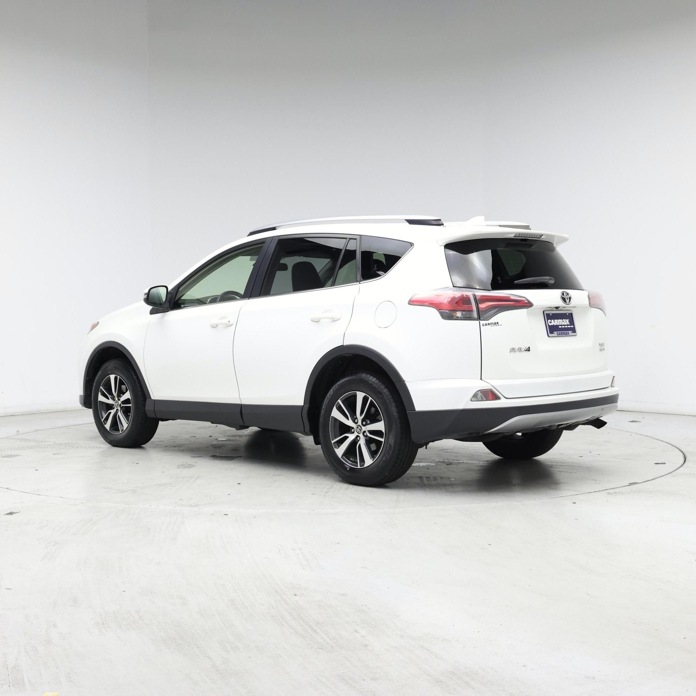 Thumbnail: 2018 Toyota RAV4 - 2