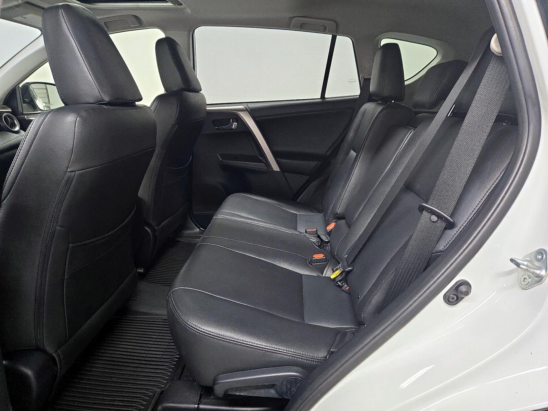 Thumbnail: 2018 Toyota RAV4 - 20
