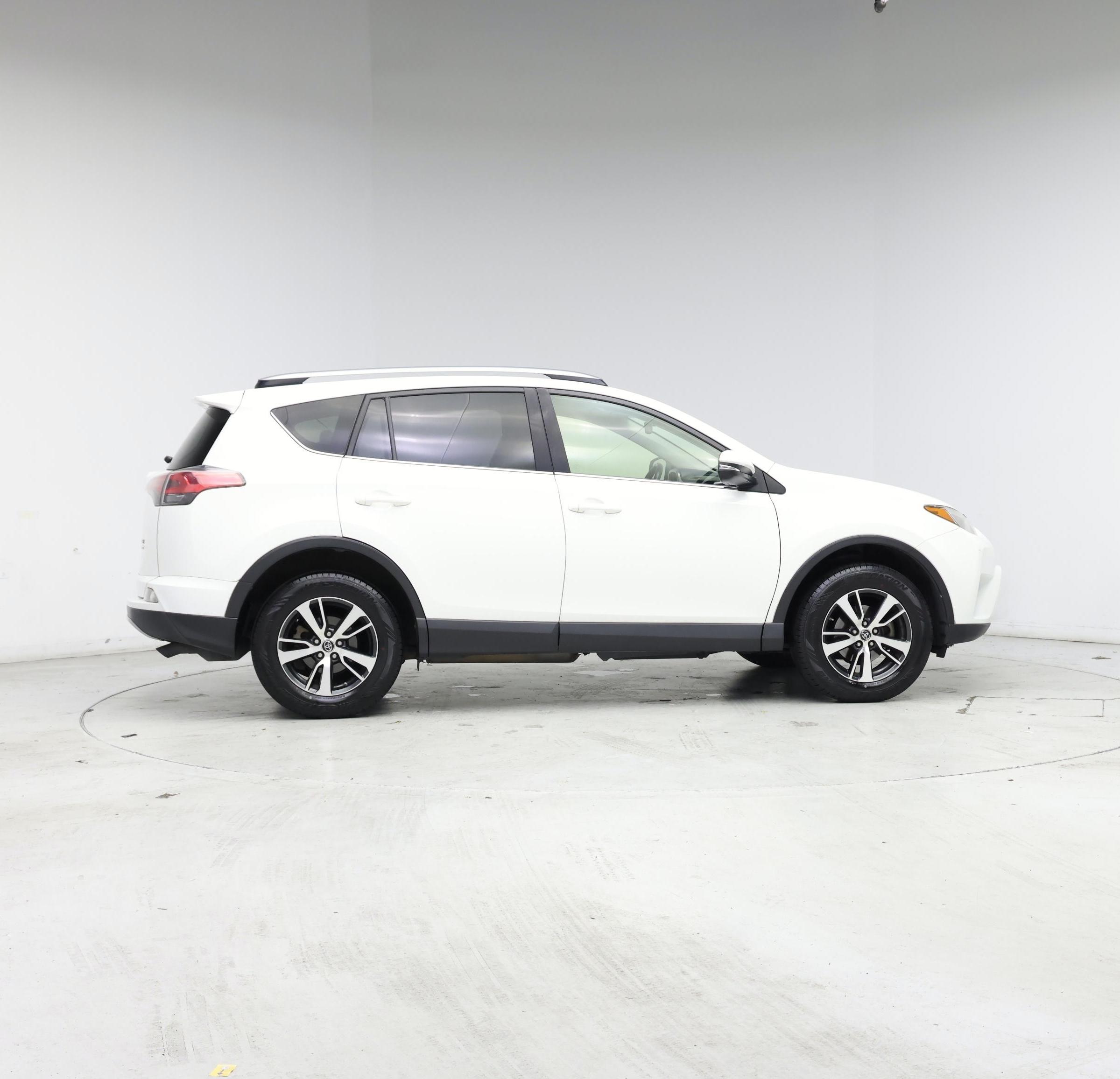 Thumbnail: 2018 Toyota RAV4 - 7