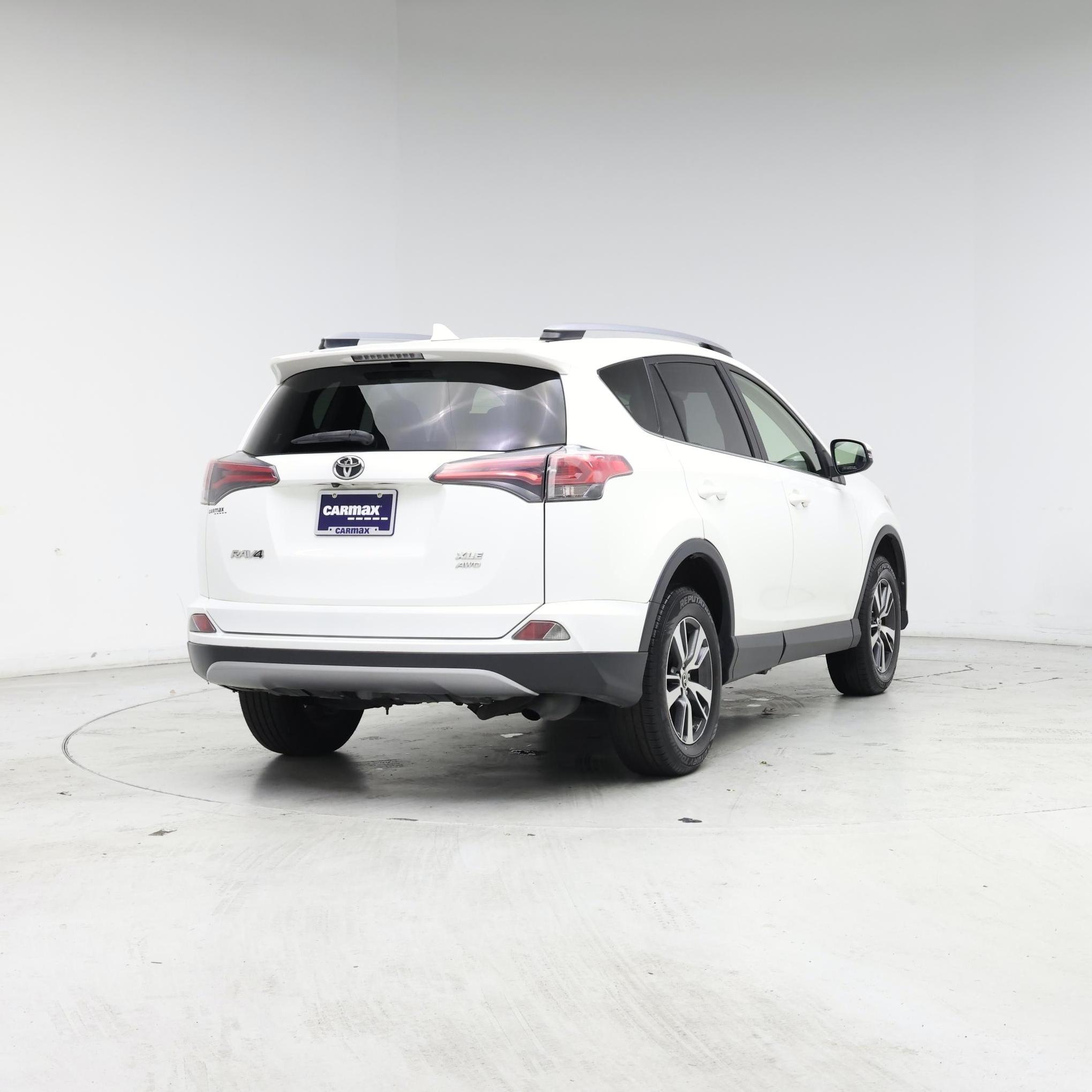 Thumbnail: 2018 Toyota RAV4 - 8