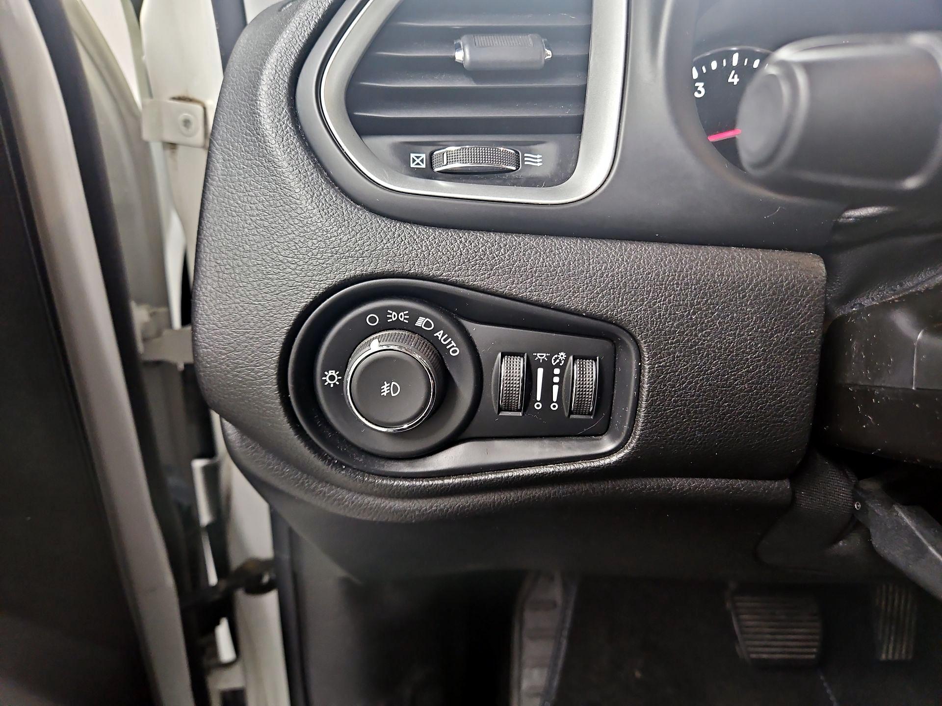 Thumbnail: 2019 Jeep Renegade - 13