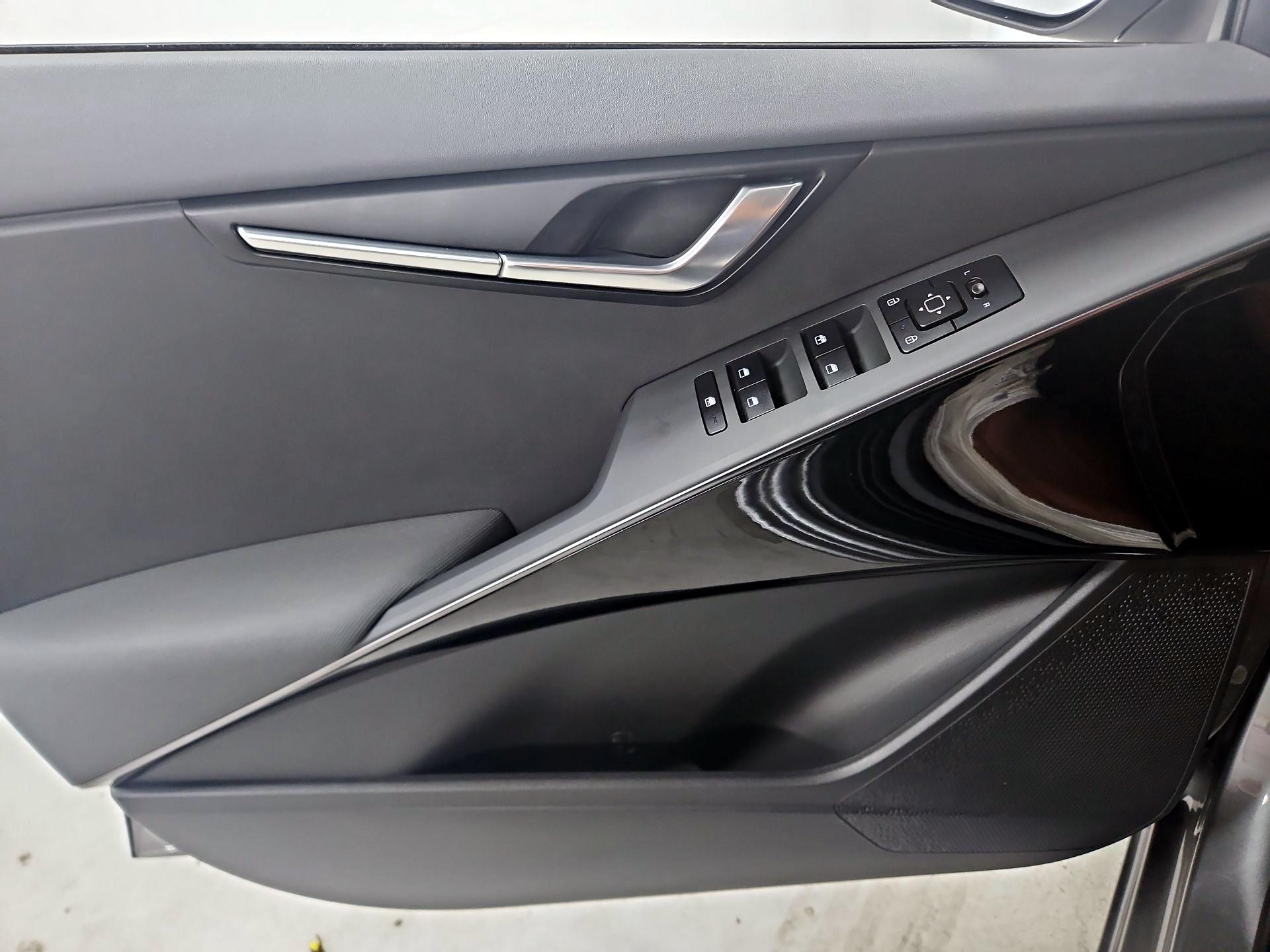 Thumbnail: 2024 Kia Niro - 12