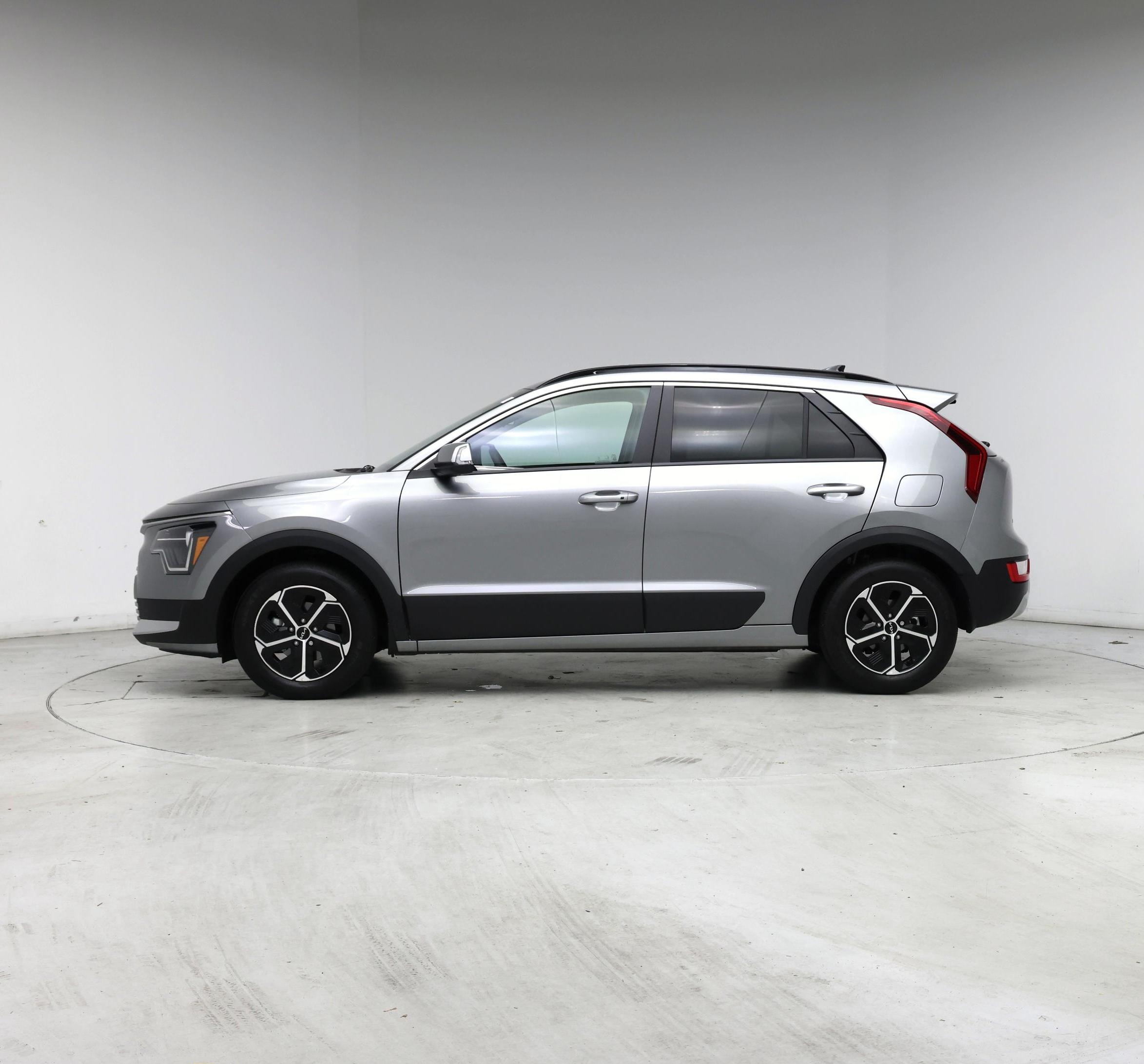 Thumbnail: 2024 Kia Niro - 3