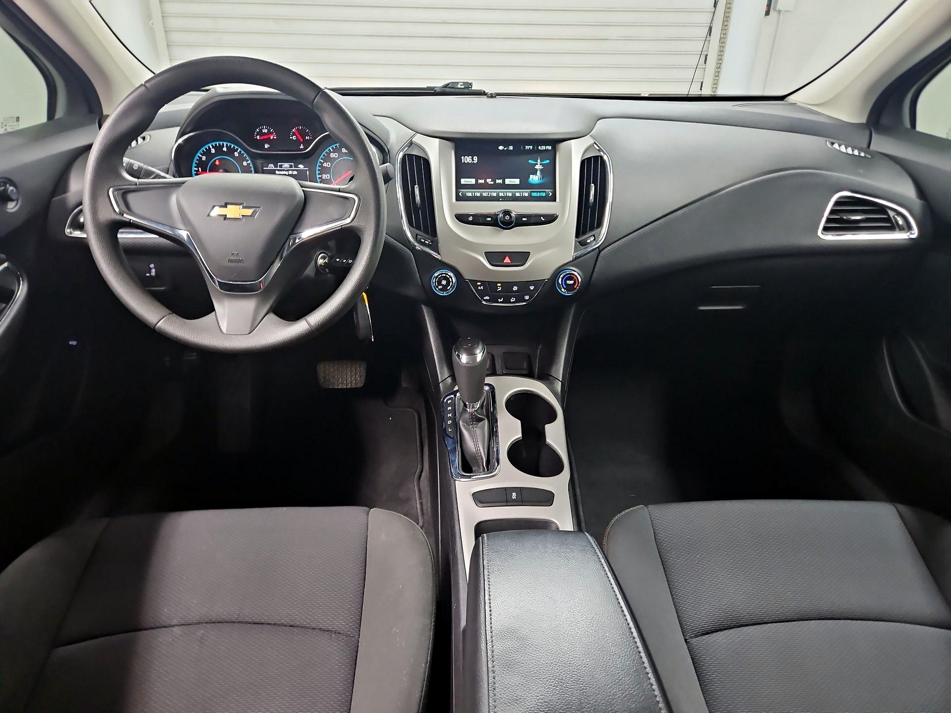 Thumbnail: 2018 Chevrolet Cruze - 9