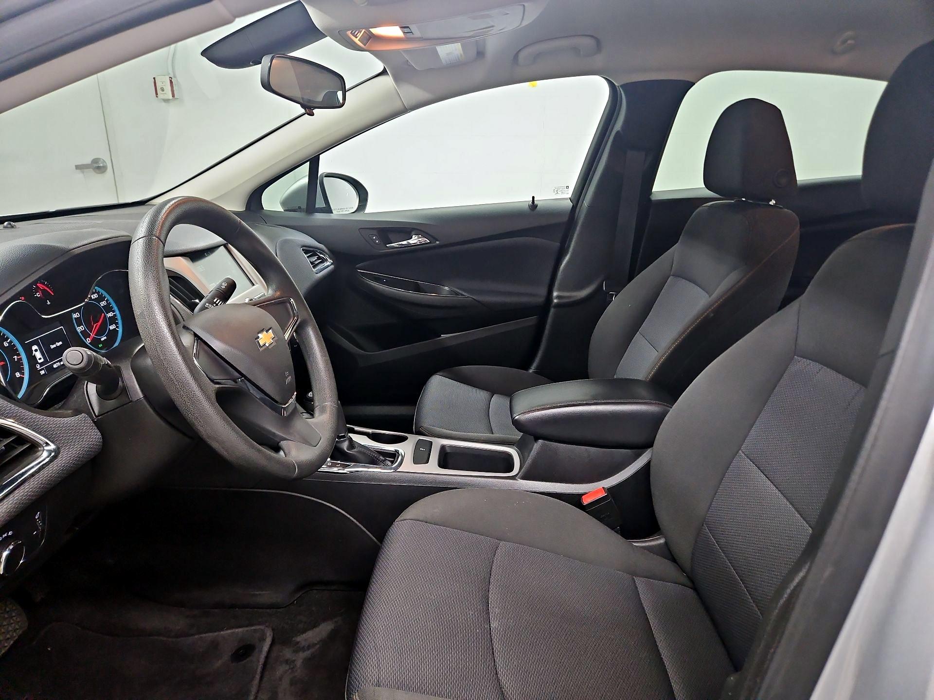 Thumbnail: 2018 Chevrolet Cruze - 11