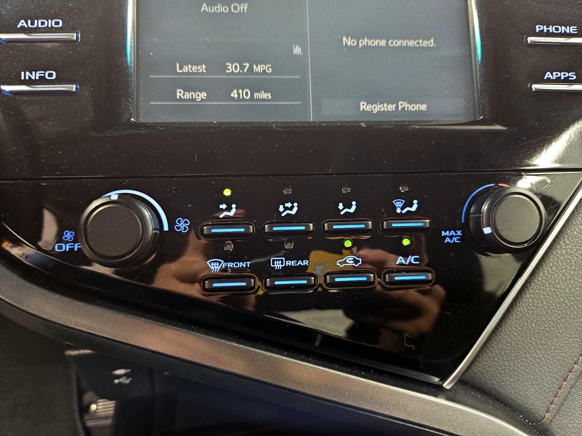 Thumbnail: 2018 Toyota Camry - 16