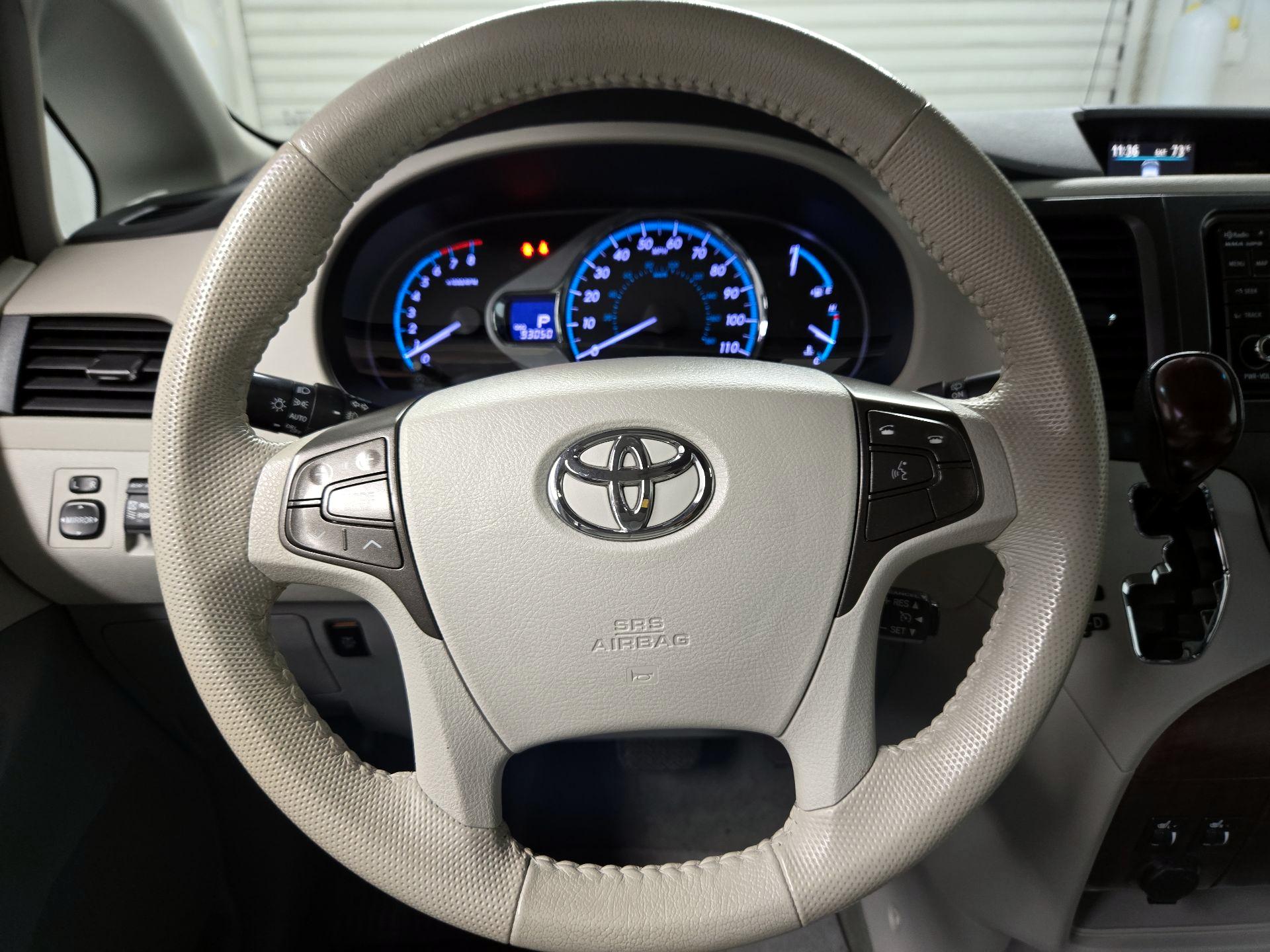Thumbnail: 2013 Toyota Sienna - 10
