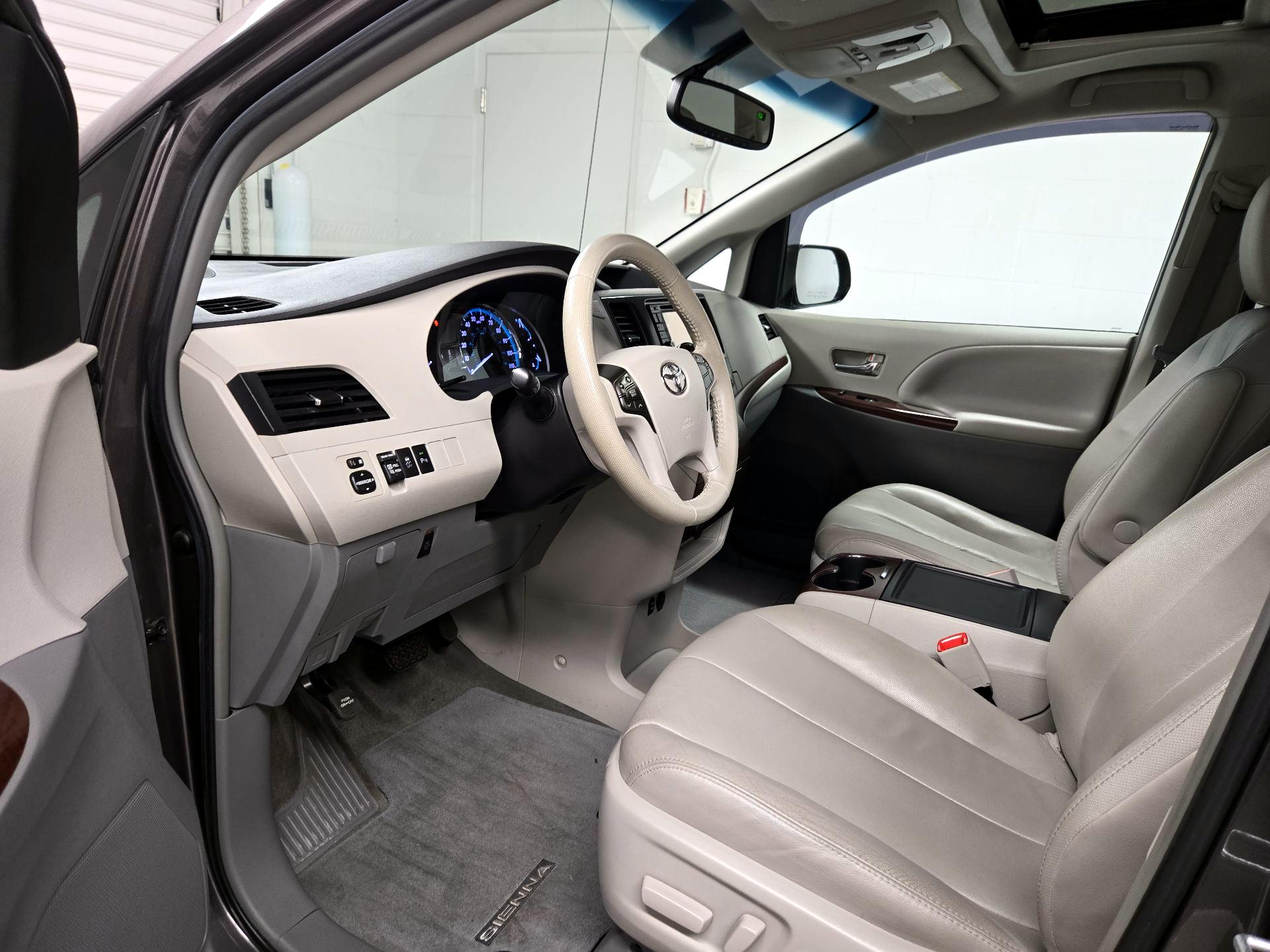Thumbnail: 2013 Toyota Sienna - 11