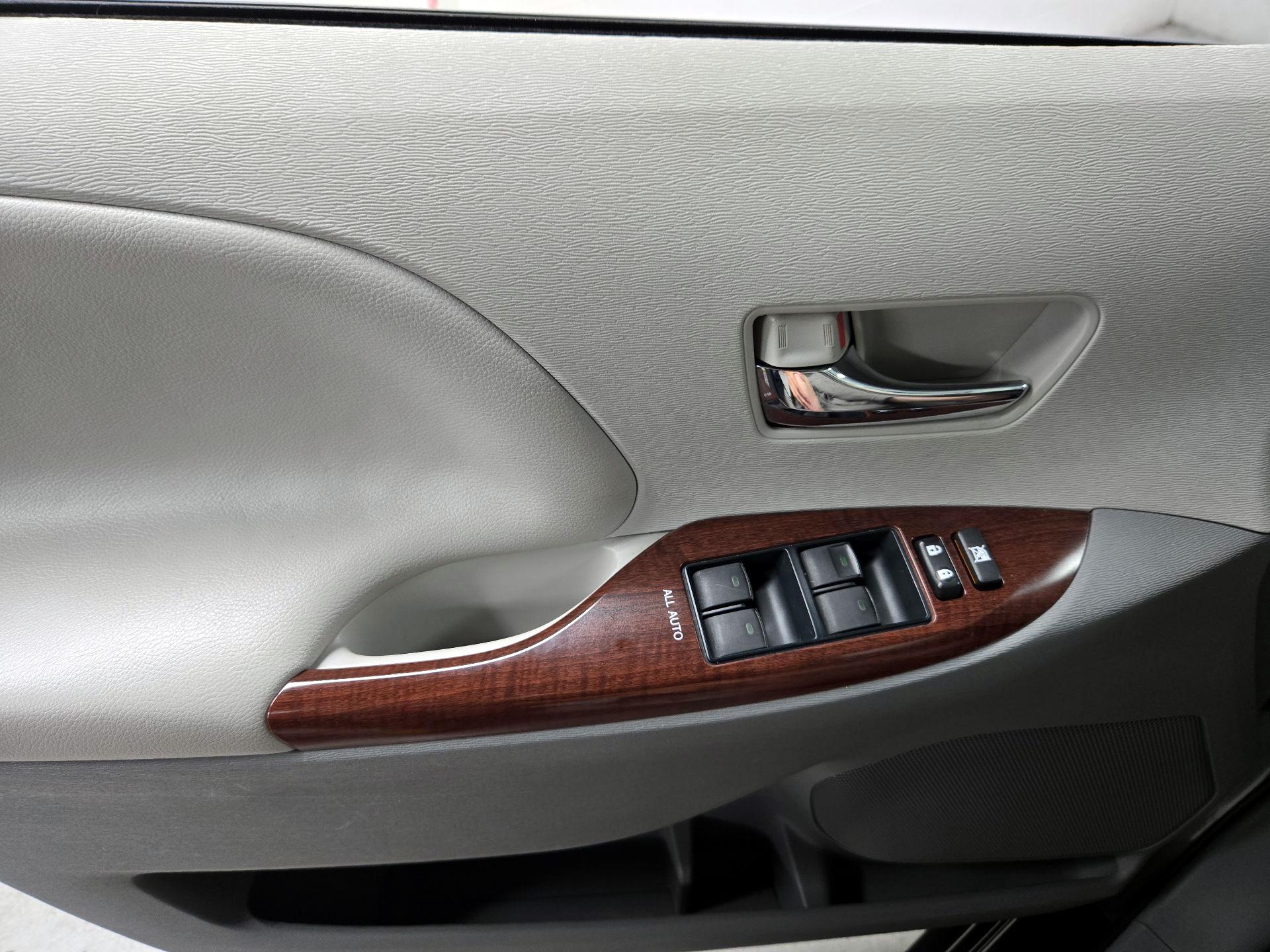 Thumbnail: 2013 Toyota Sienna - 12