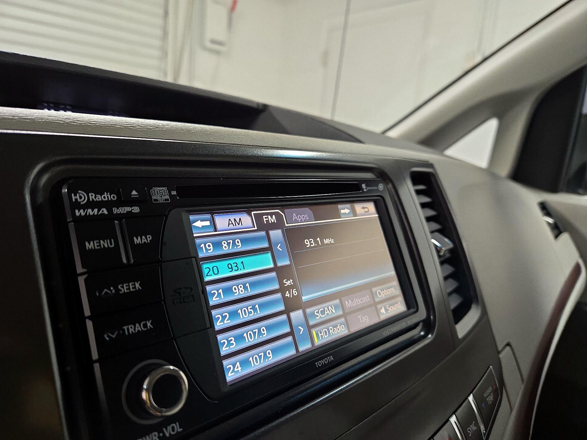 Thumbnail: 2013 Toyota Sienna - 16