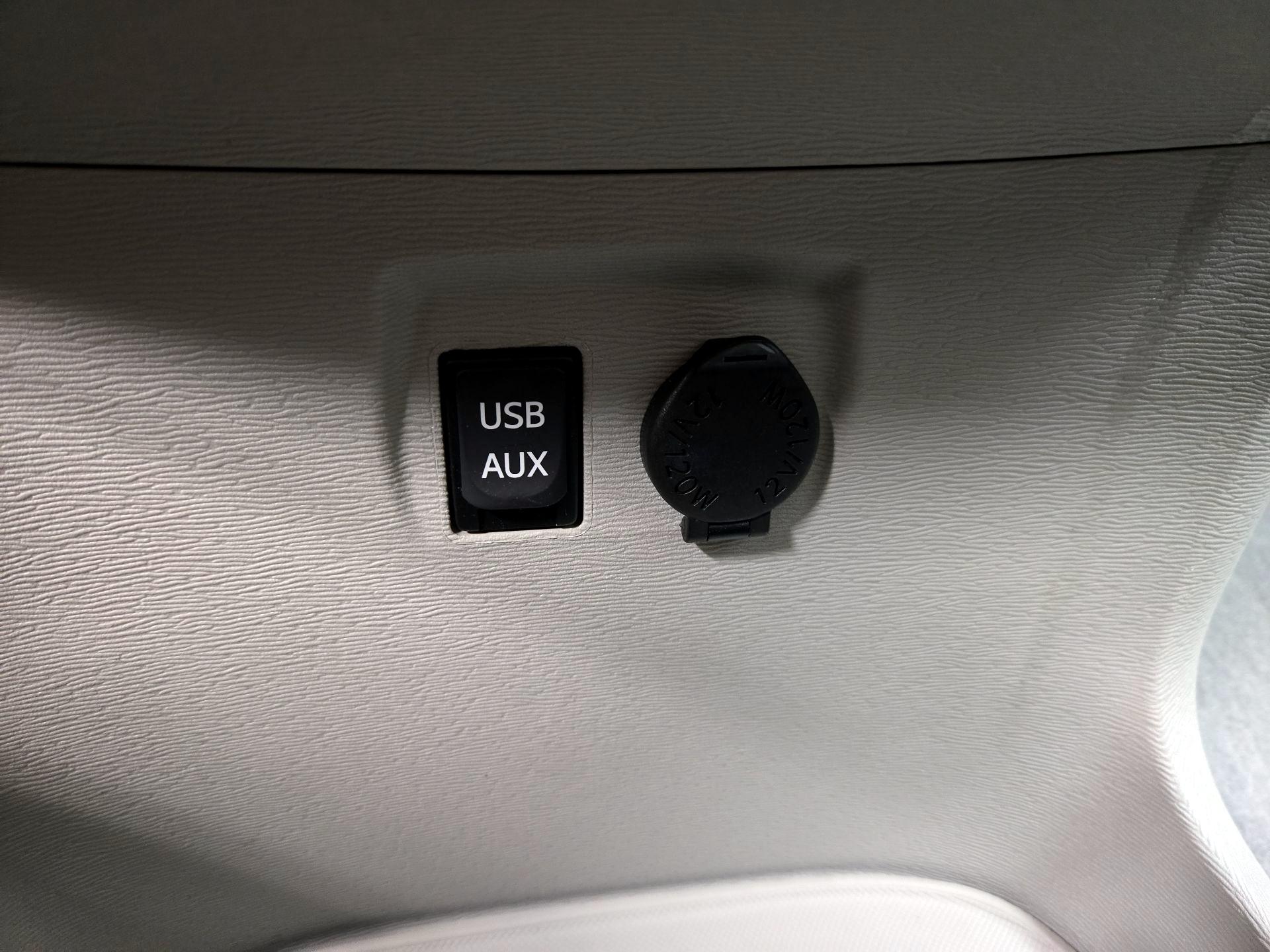 Thumbnail: 2013 Toyota Sienna - 19