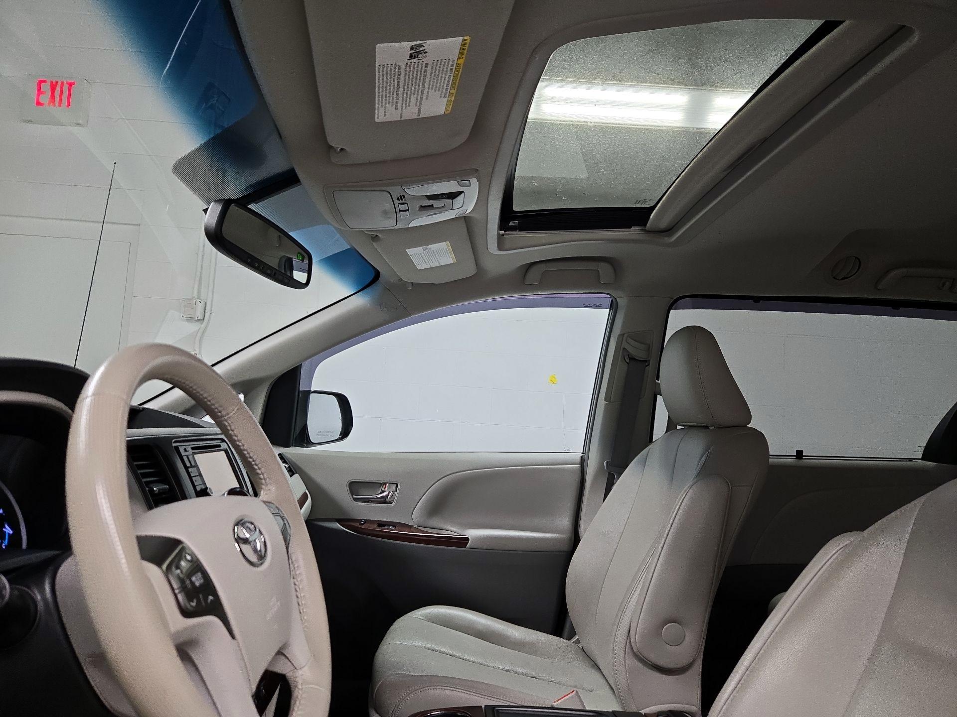 Thumbnail: 2013 Toyota Sienna - 20