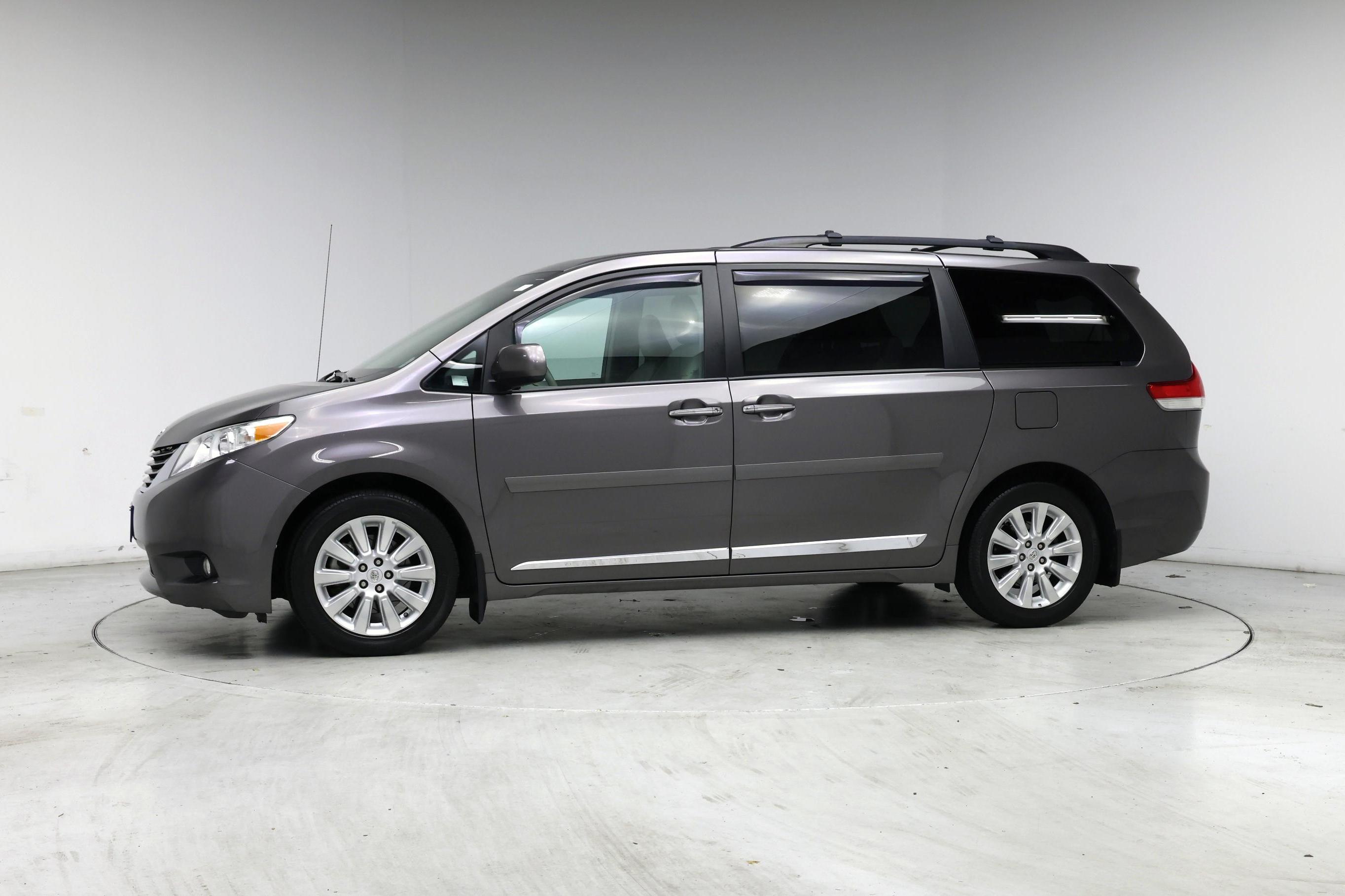 Thumbnail: 2013 Toyota Sienna - 3