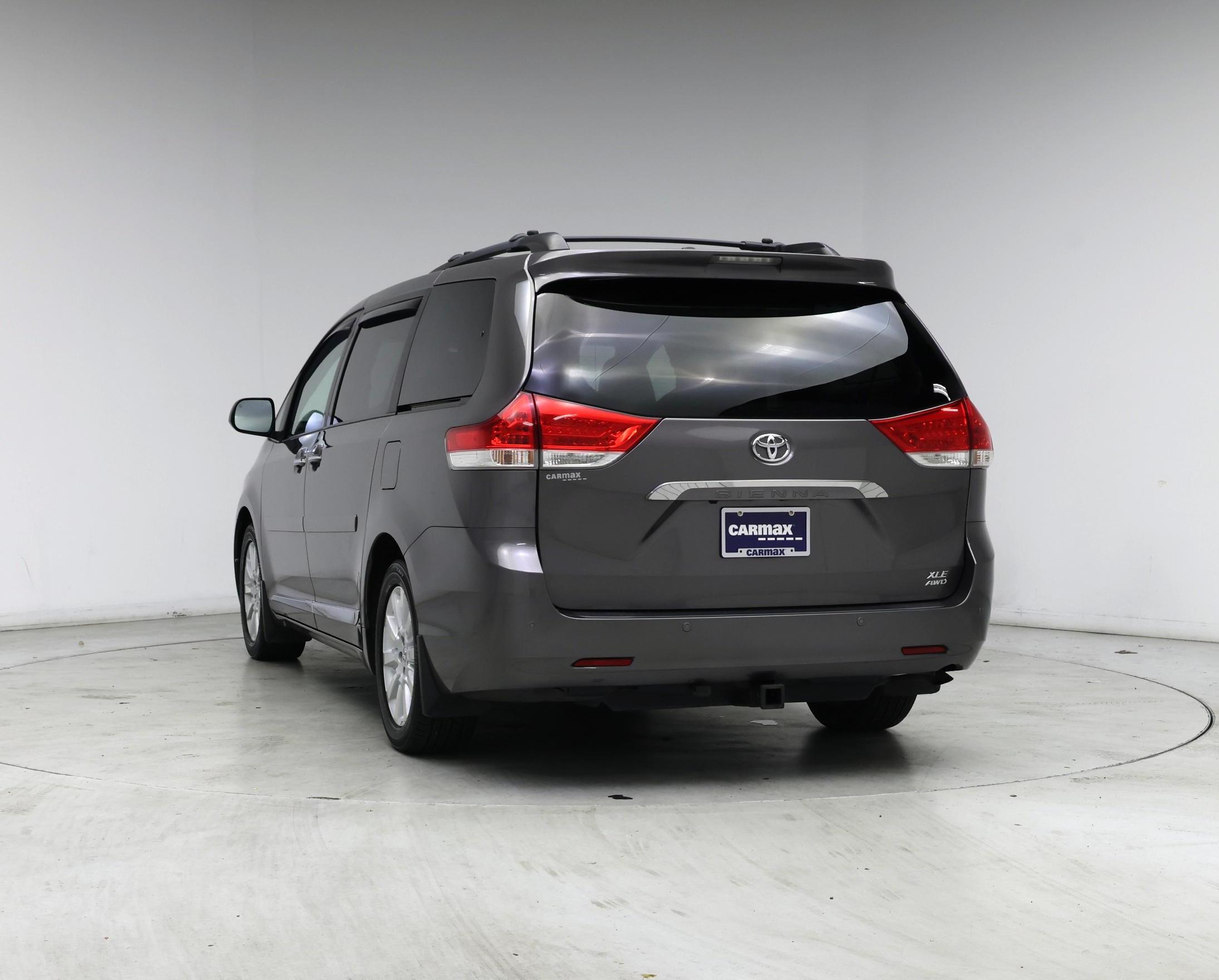 Thumbnail: 2013 Toyota Sienna - 6