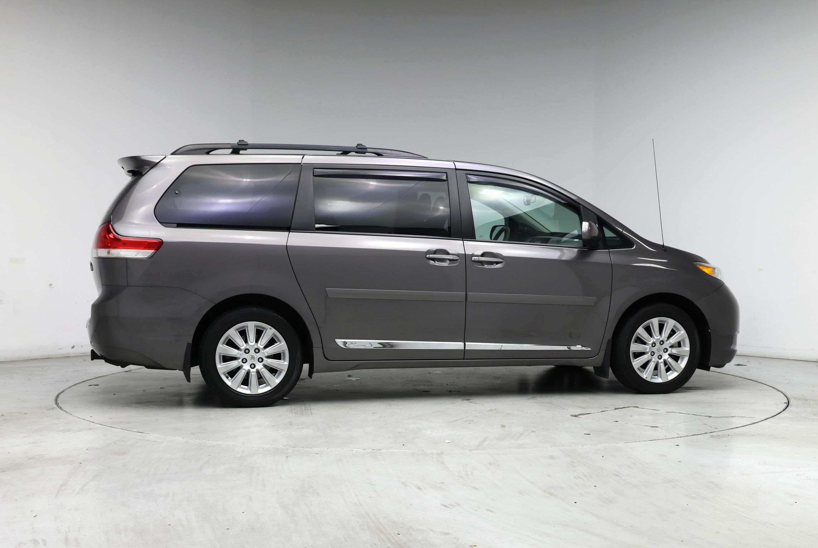 Thumbnail: 2013 Toyota Sienna - 7