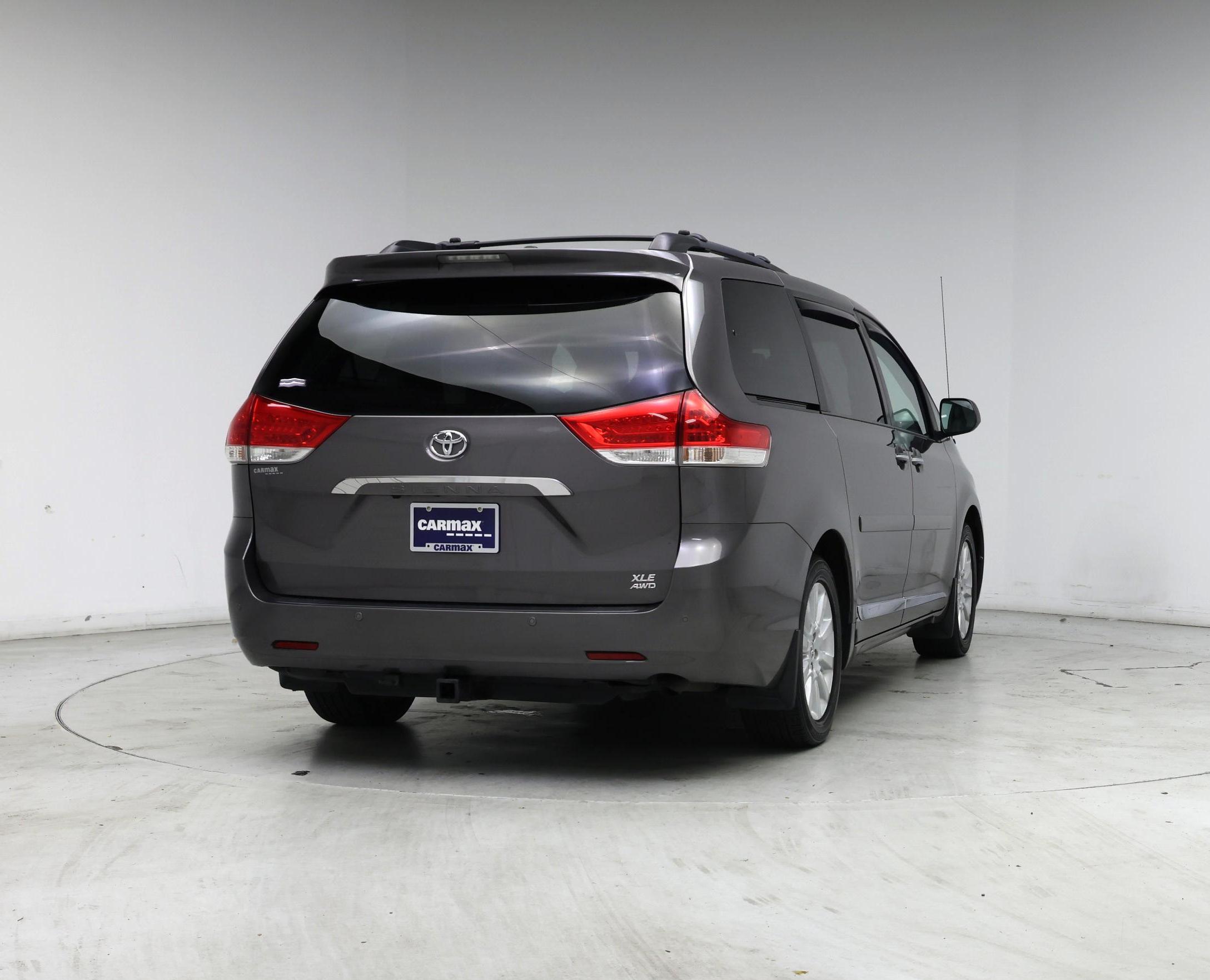 Thumbnail: 2013 Toyota Sienna - 8