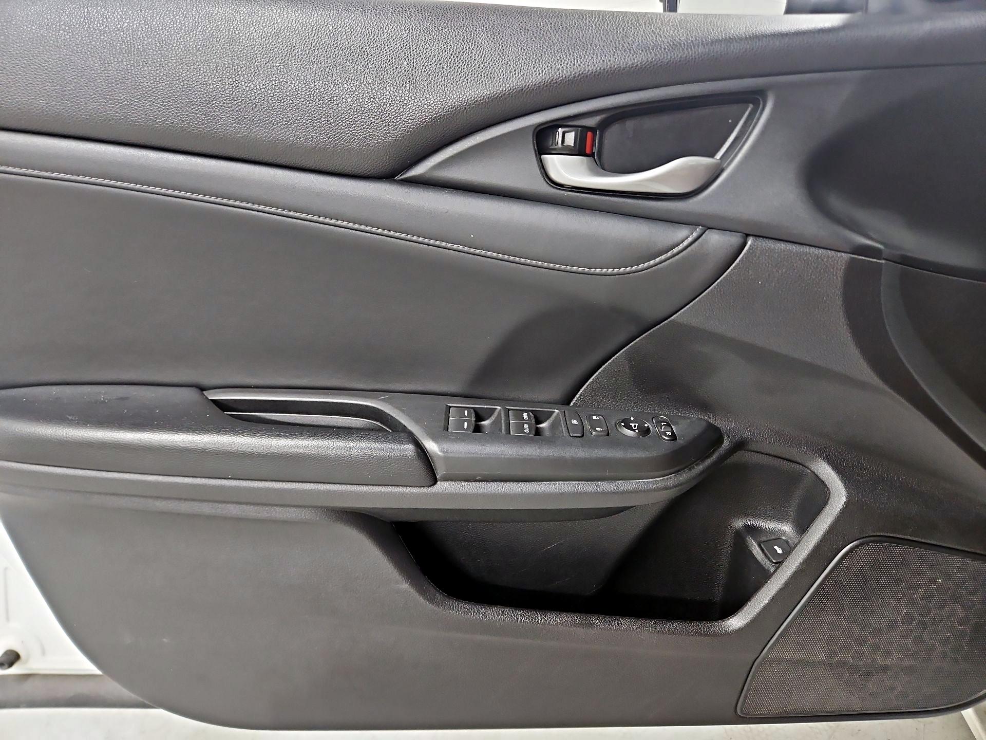 Thumbnail: 2019 Honda Insight - 12