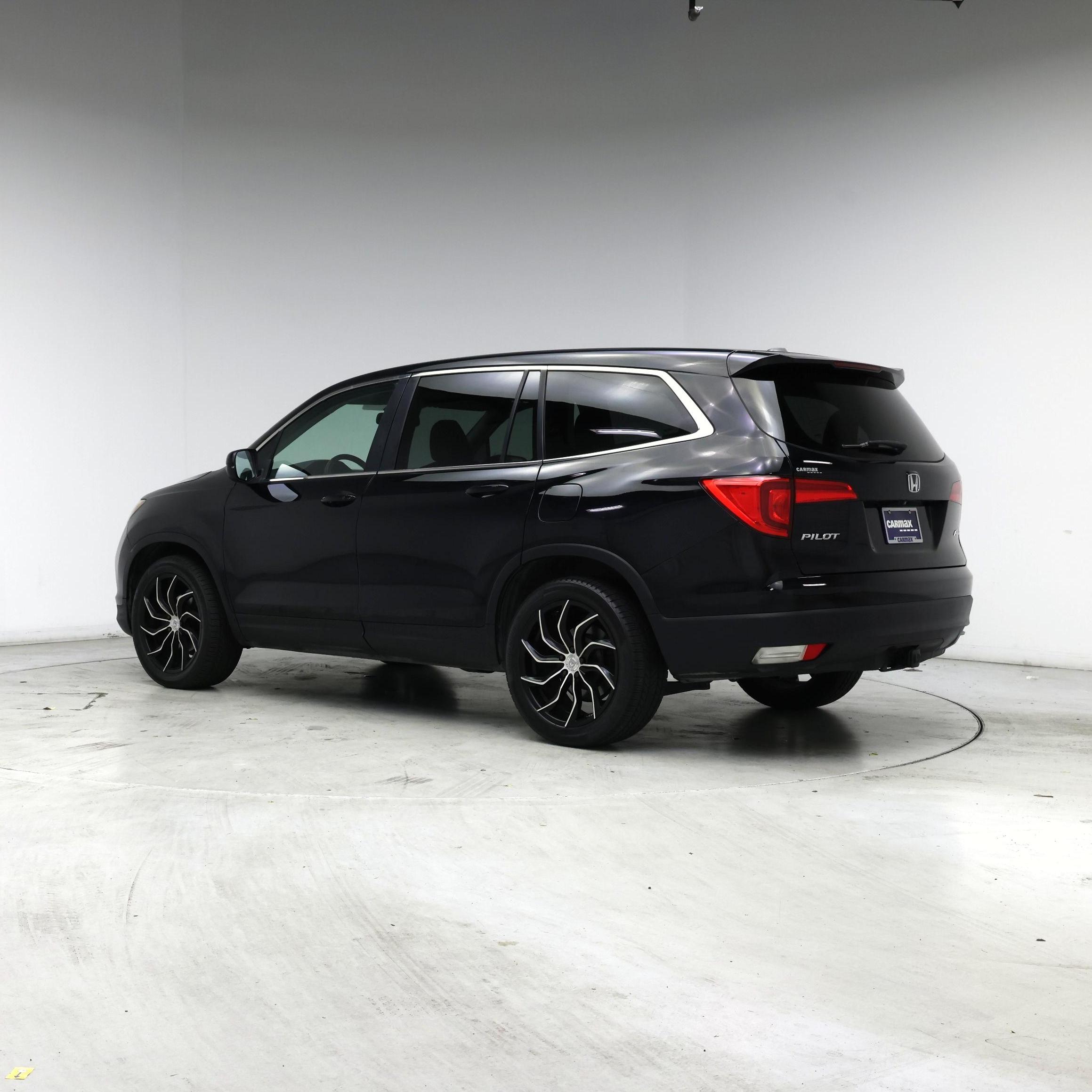 Thumbnail: 2016 Honda Pilot - 2