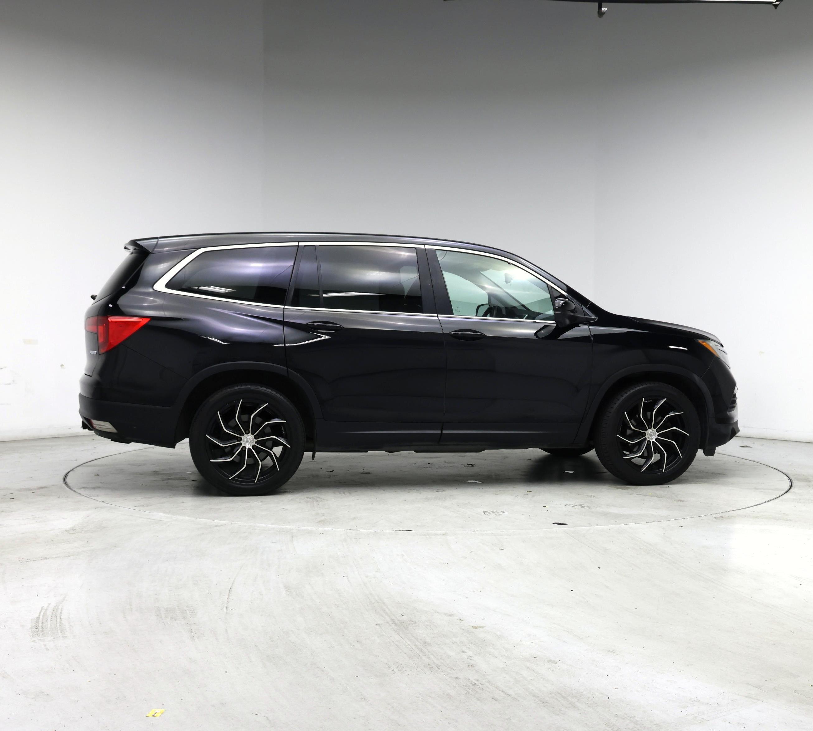 Thumbnail: 2016 Honda Pilot - 7