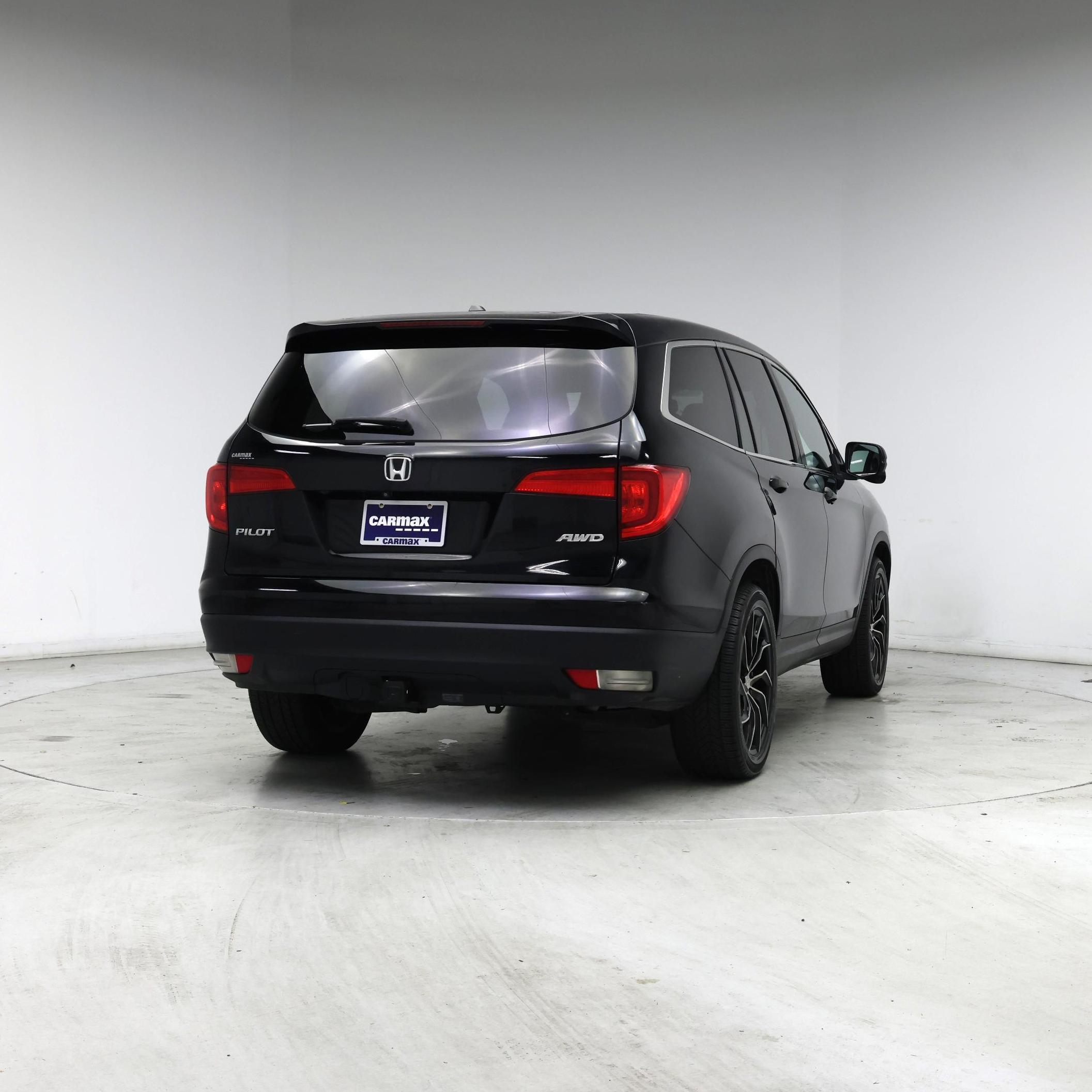 Thumbnail: 2016 Honda Pilot - 8
