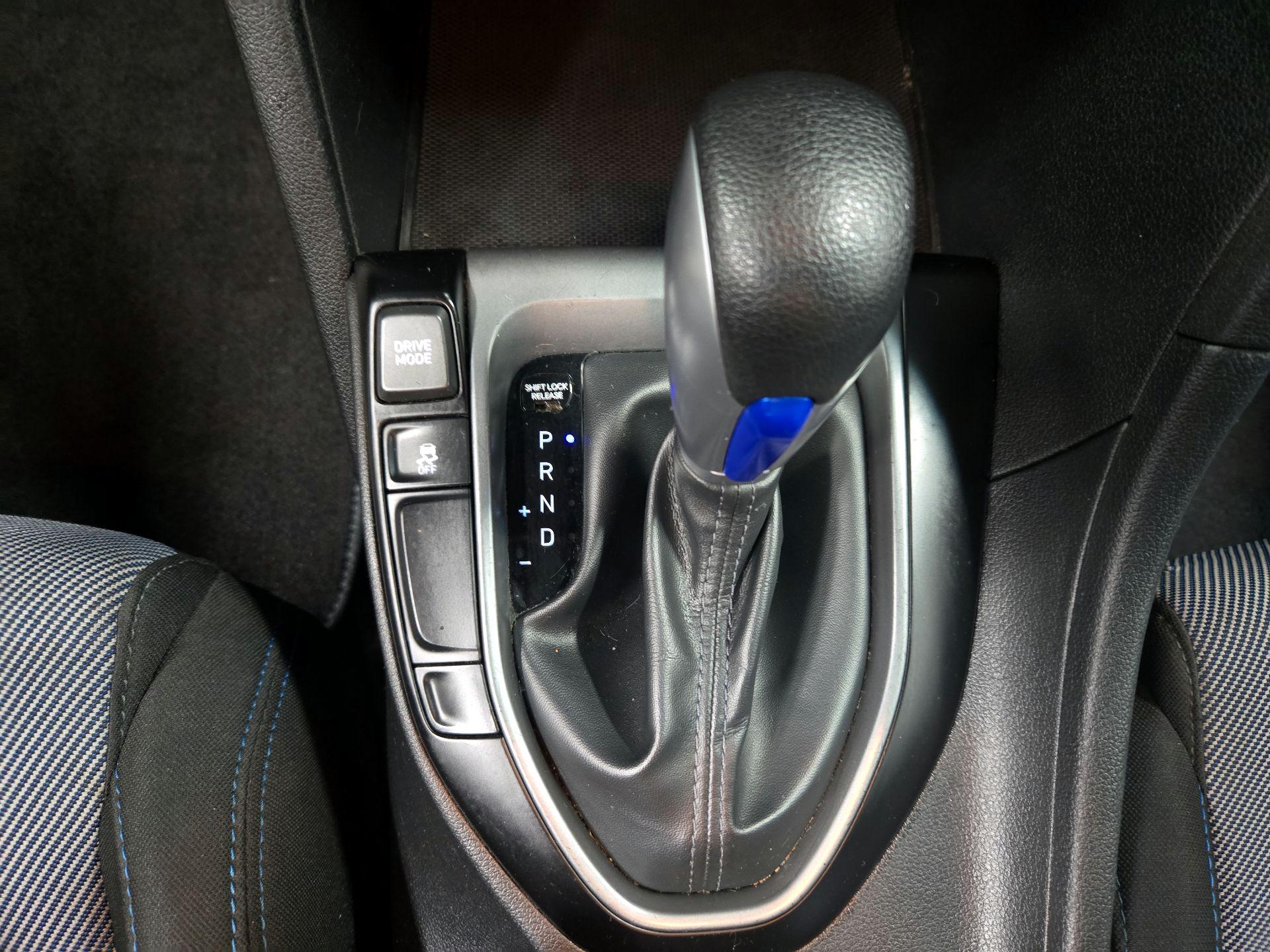 Thumbnail: 2019 Hyundai Veloster - 17