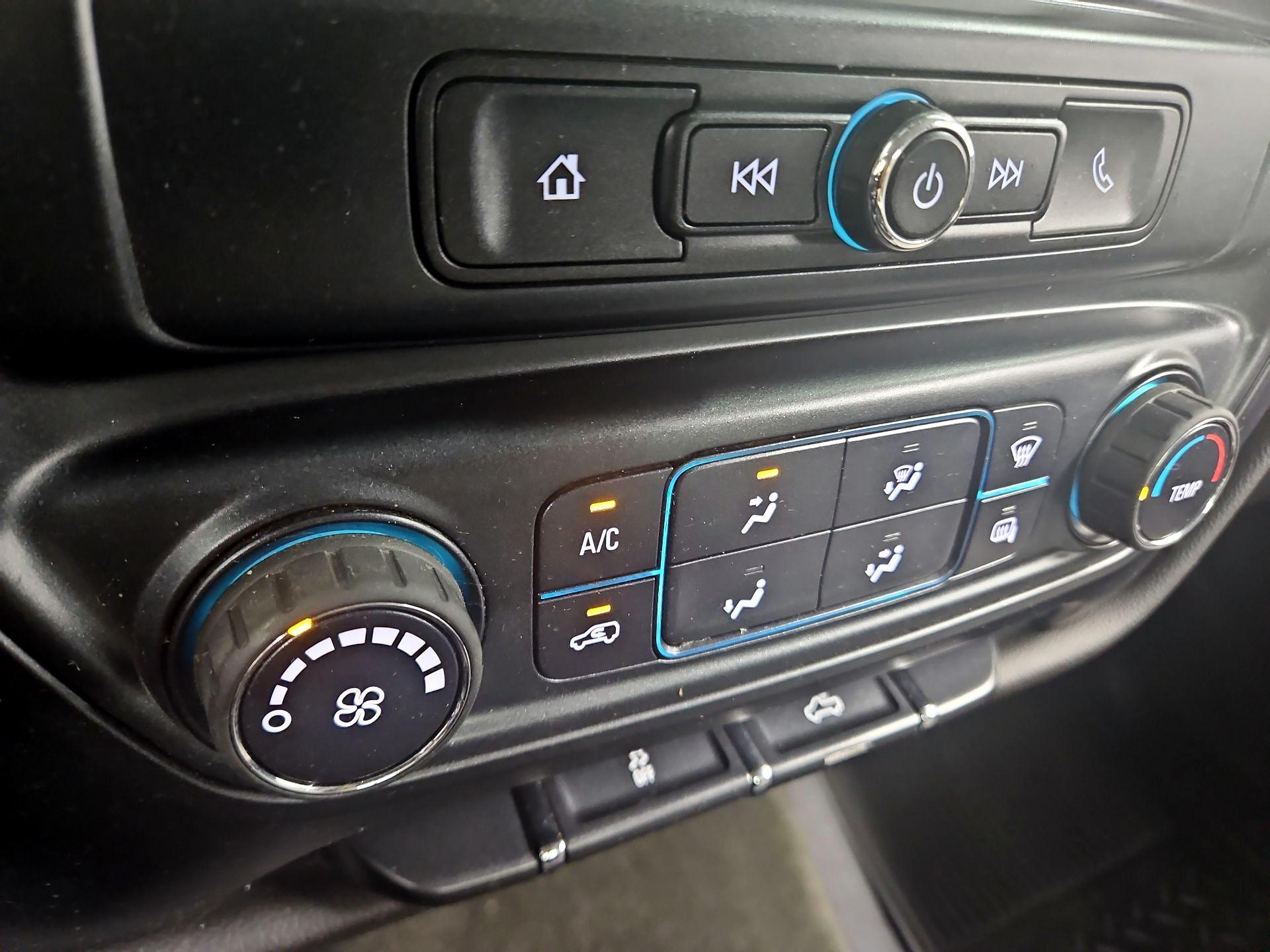 Thumbnail: 2017 Chevrolet Silverado 1500 - 16
