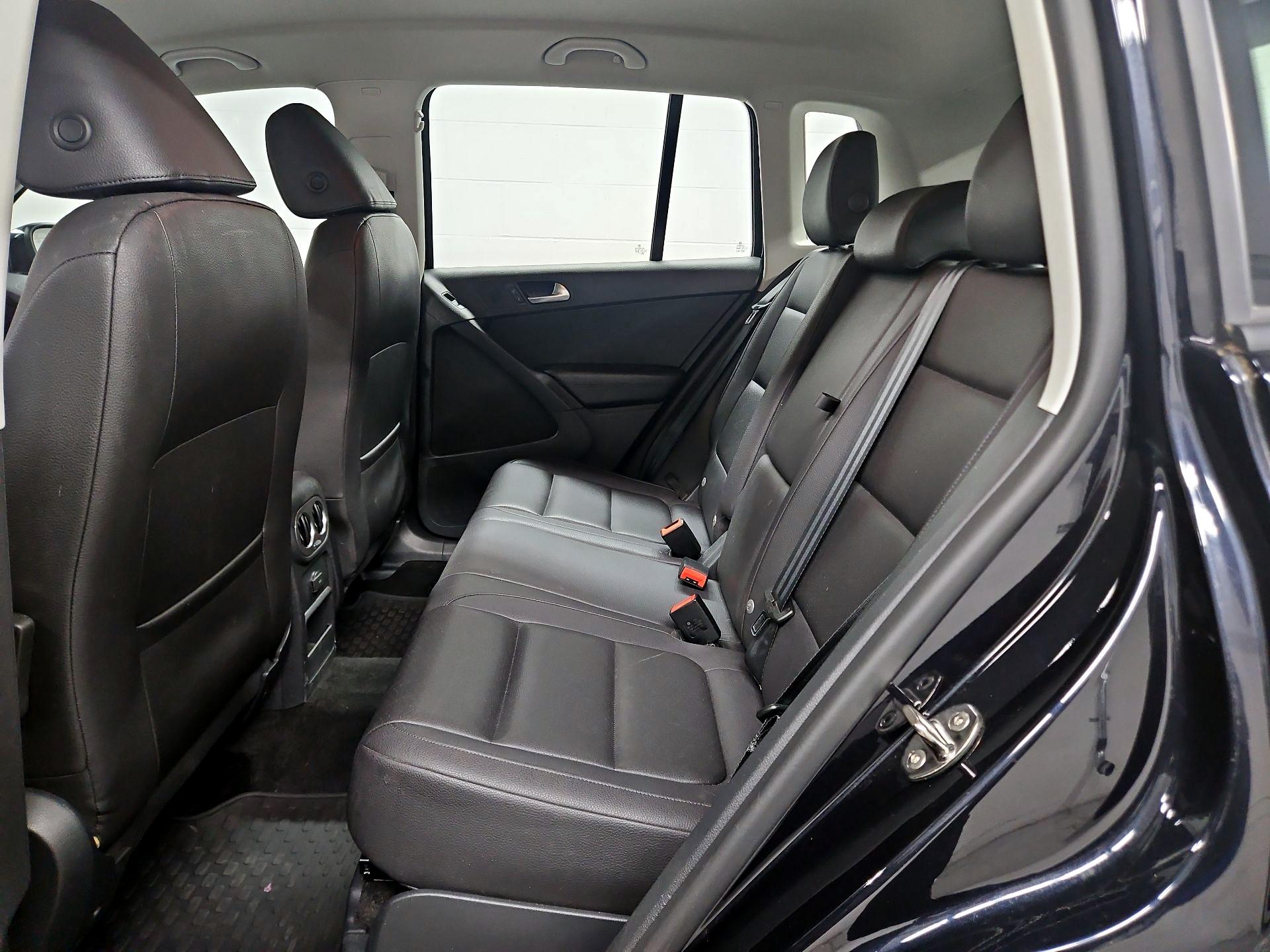 Thumbnail: 2017 Volkswagen Tiguan - 19