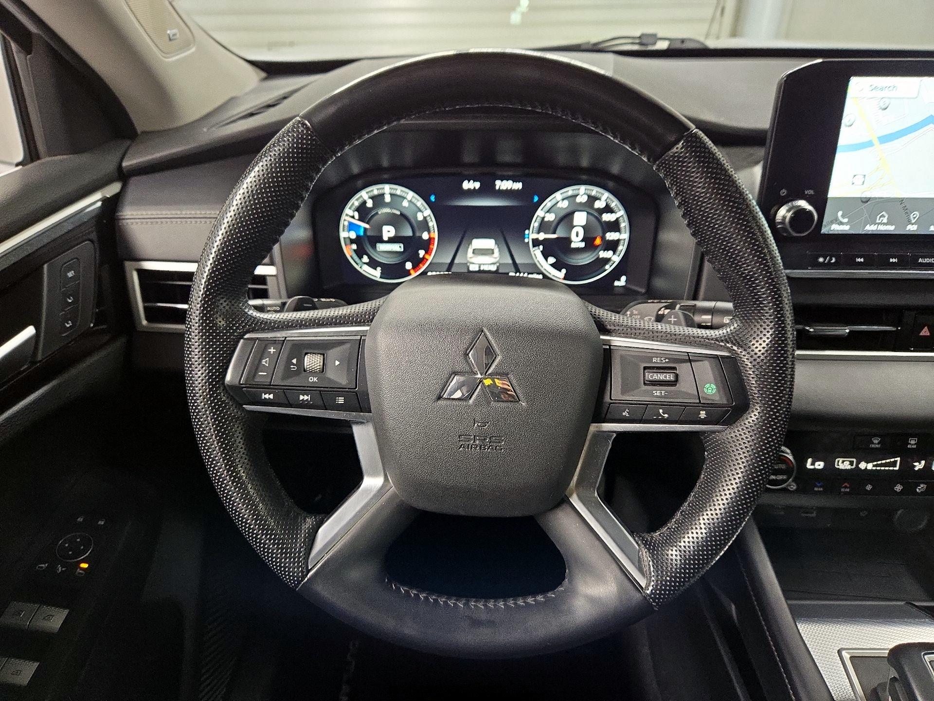 Thumbnail: 2023 Mitsubishi Outlander - 10