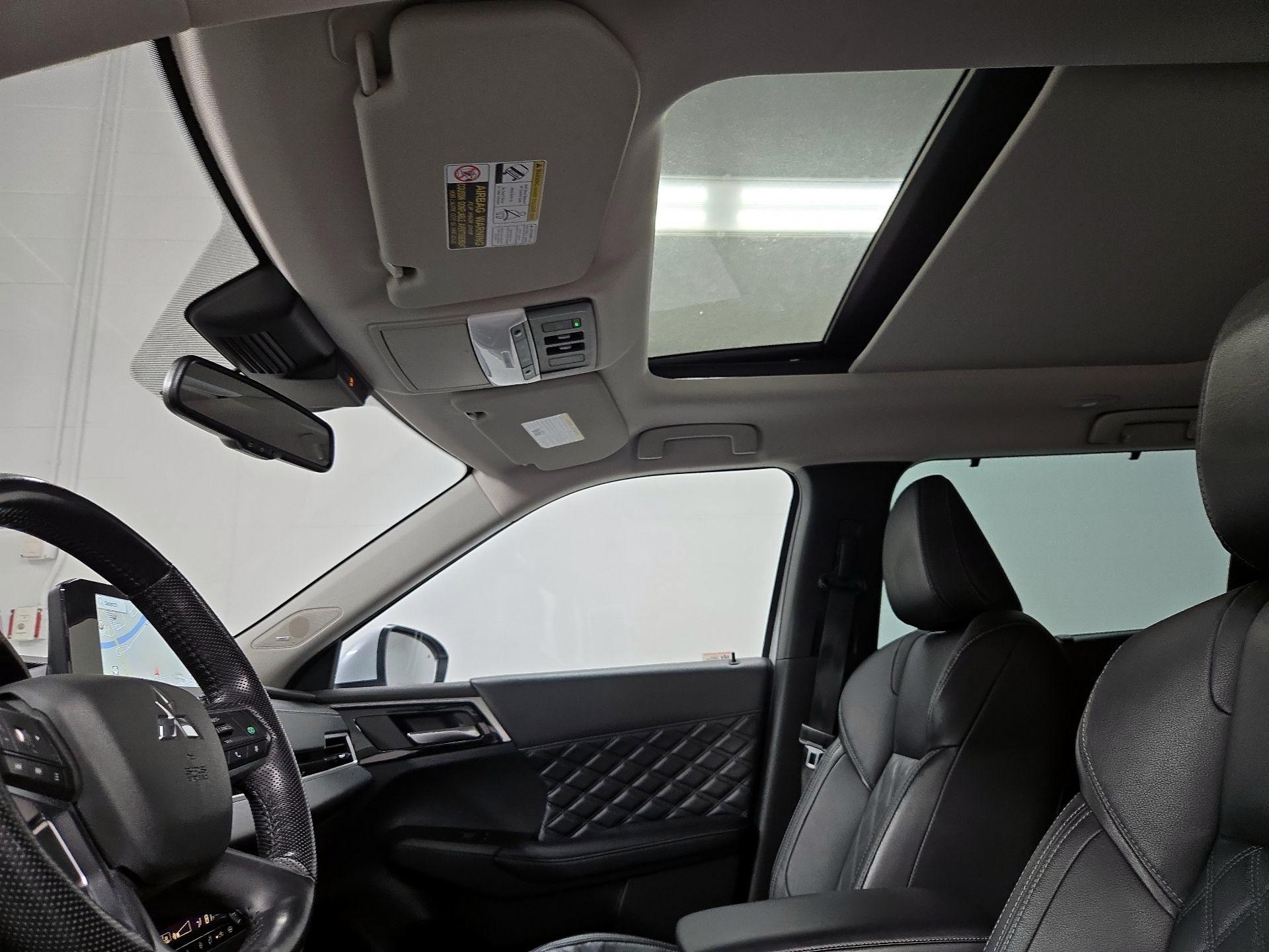 Thumbnail: 2023 Mitsubishi Outlander - 20