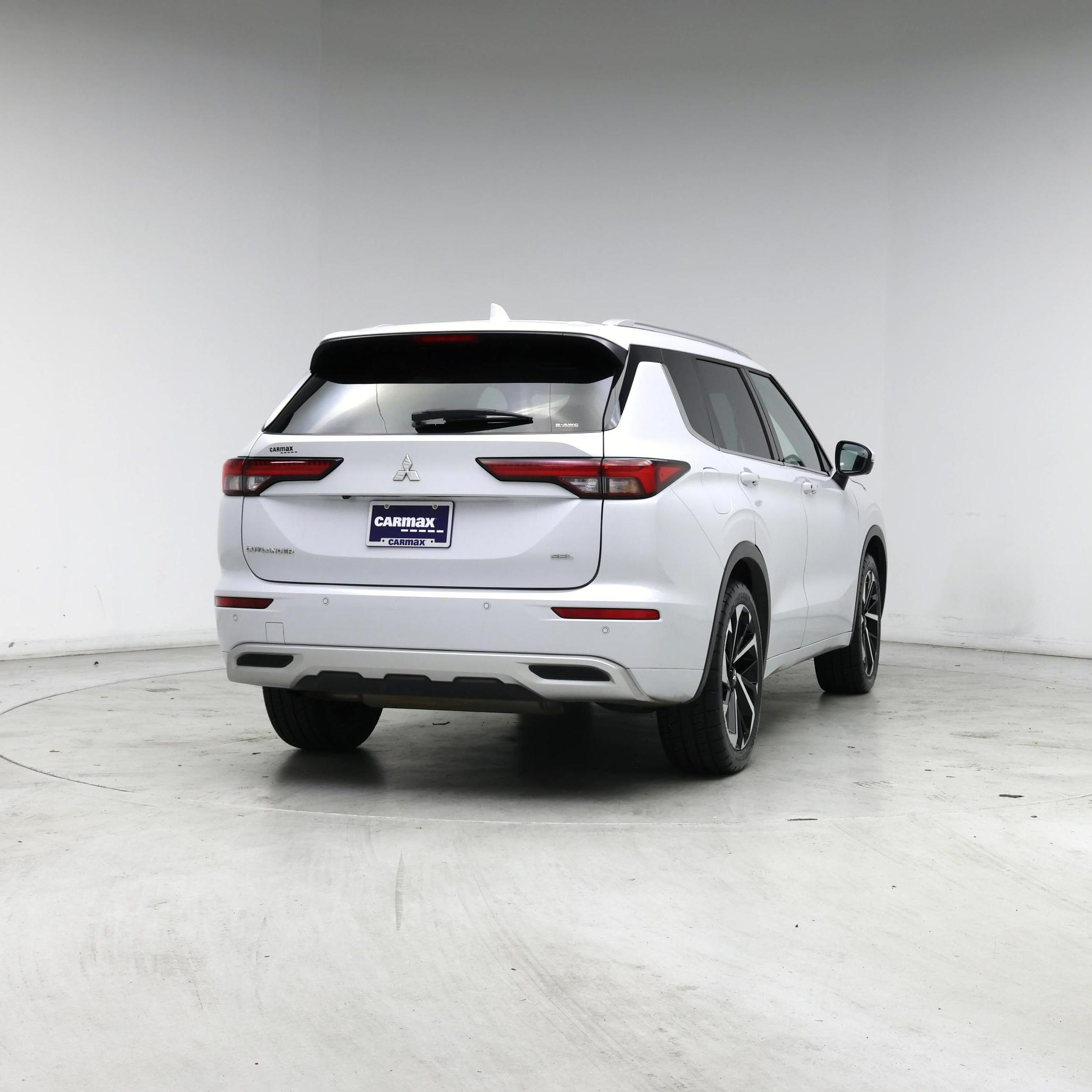 Thumbnail: 2023 Mitsubishi Outlander - 8