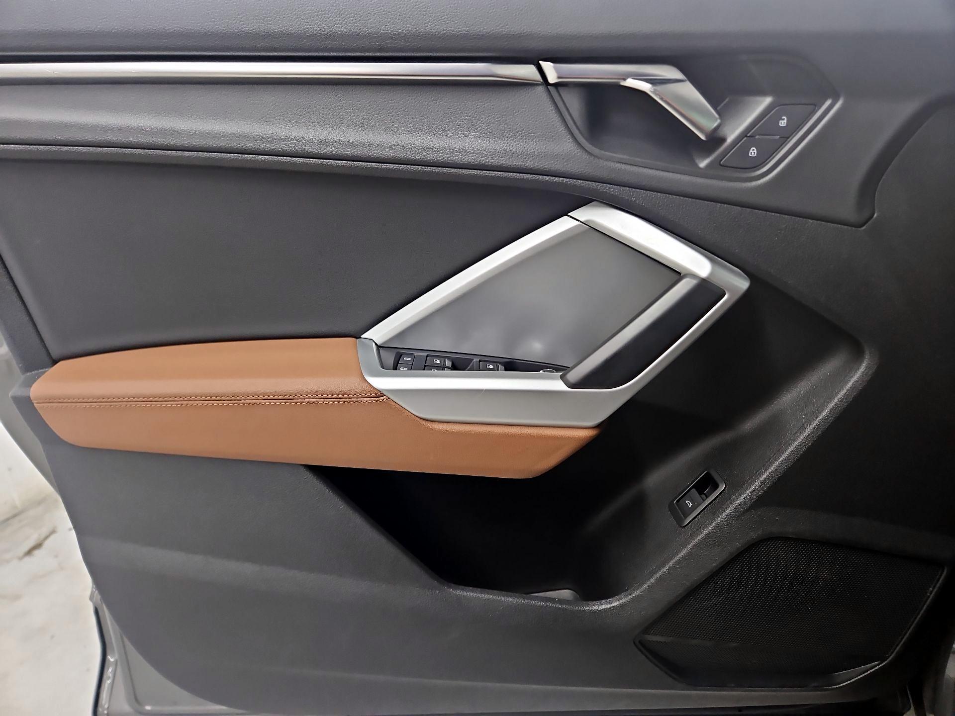 Thumbnail: 2020 Audi Q3 - 12