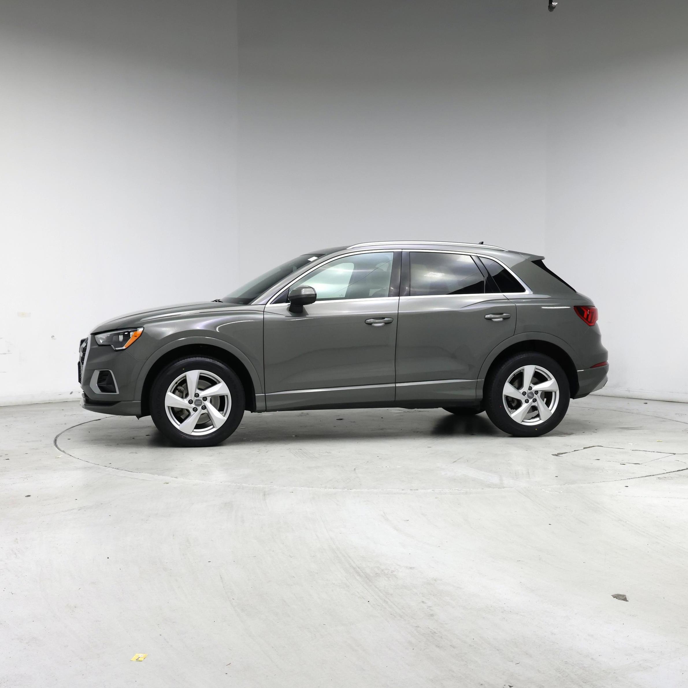 Thumbnail: 2020 Audi Q3 - 3