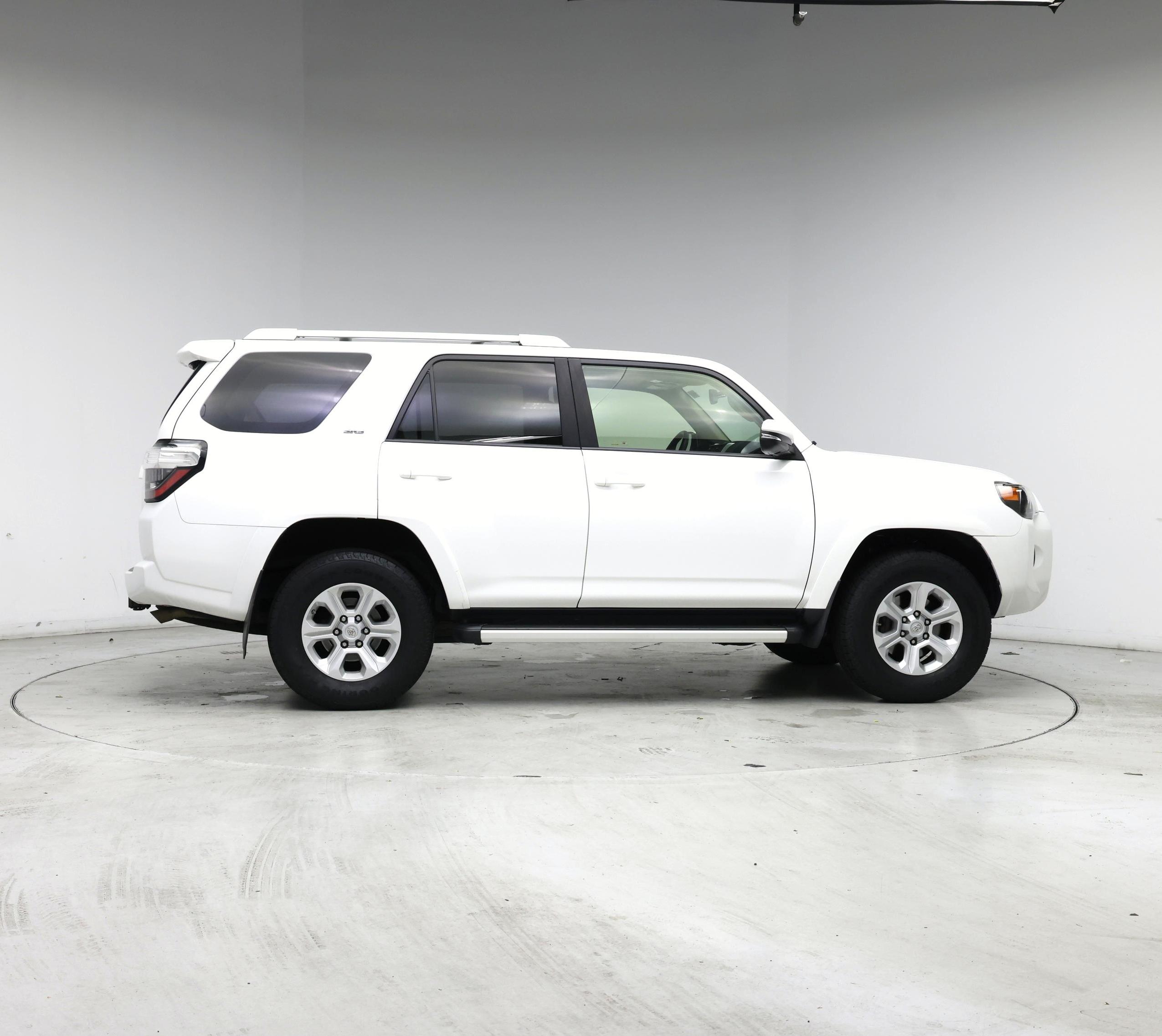 Thumbnail: 2017 Toyota 4Runner - 7