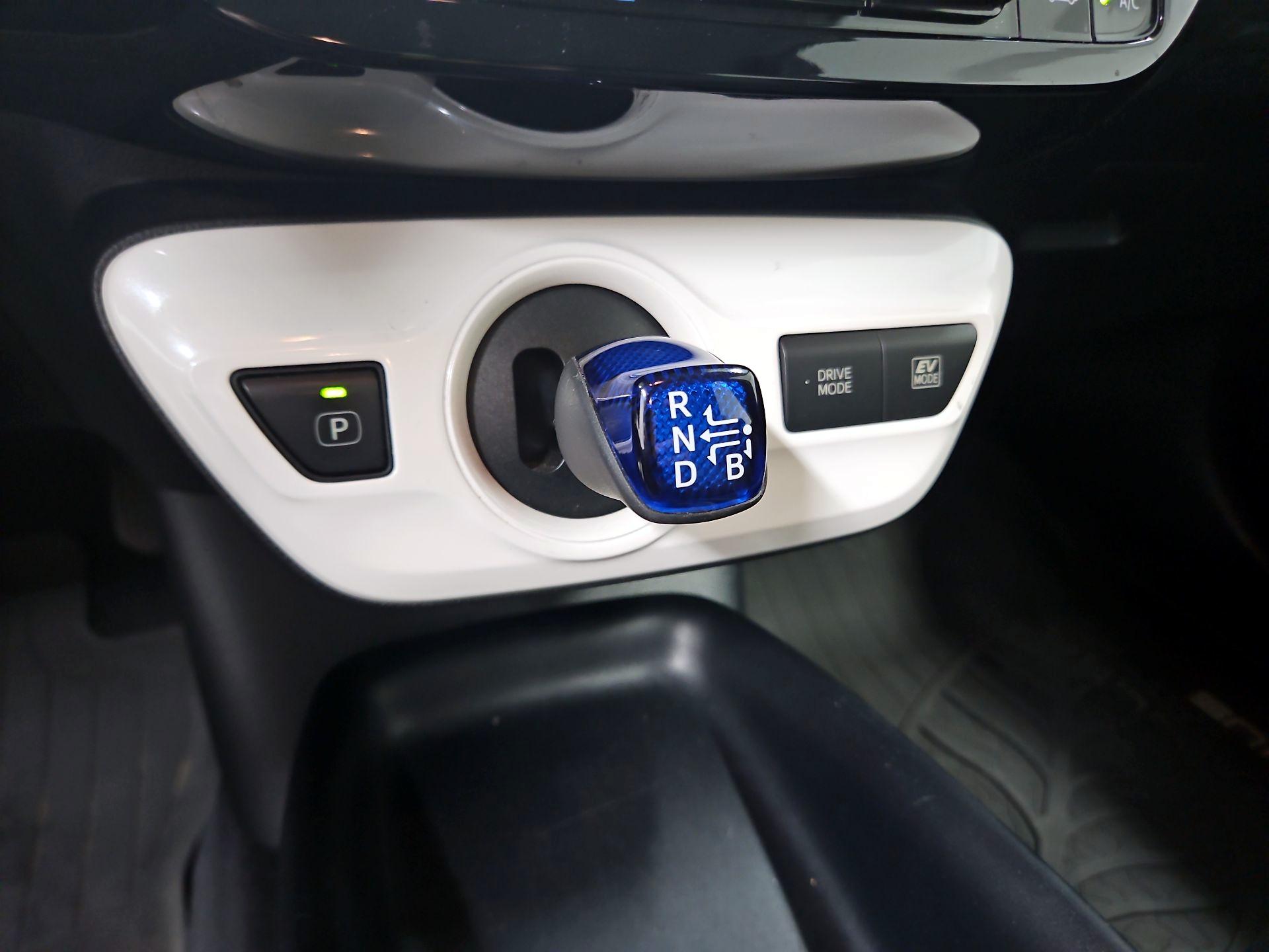 Thumbnail: 2017 Toyota Prius - 17