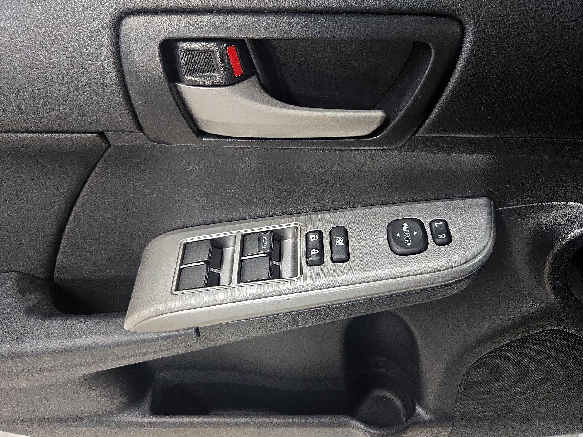 Thumbnail: 2013 Toyota Camry - 12