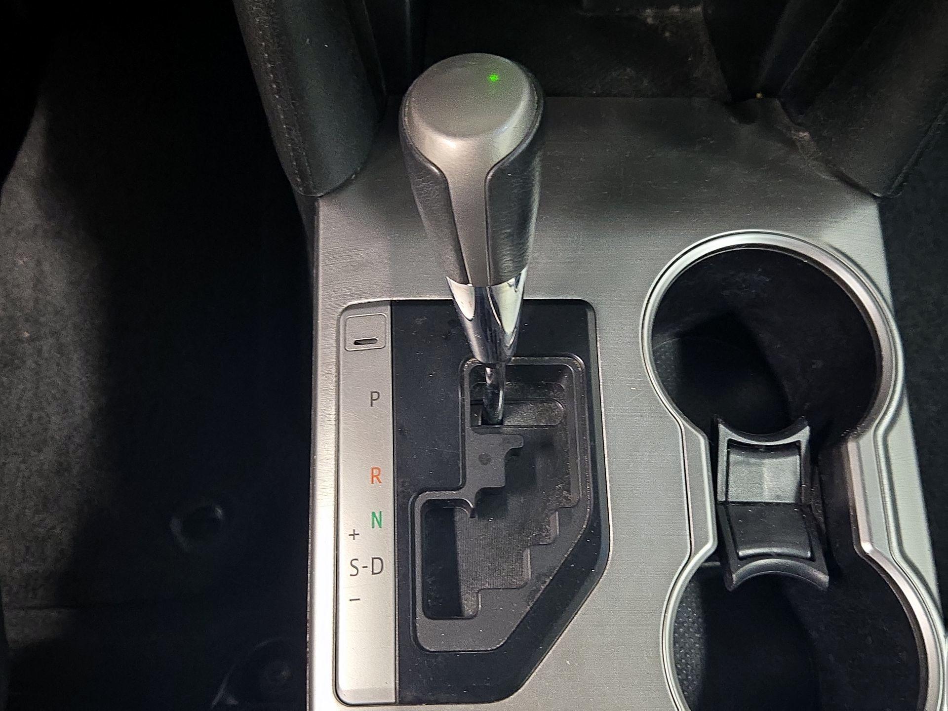 Thumbnail: 2013 Toyota Camry - 16