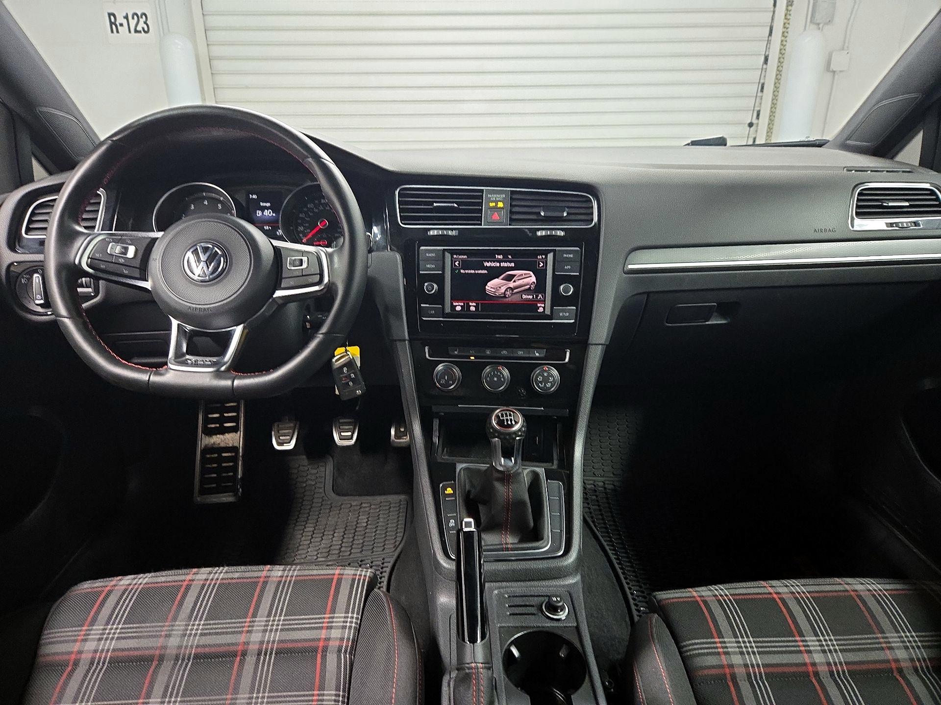 Thumbnail: 2019 Volkswagen Golf - 9