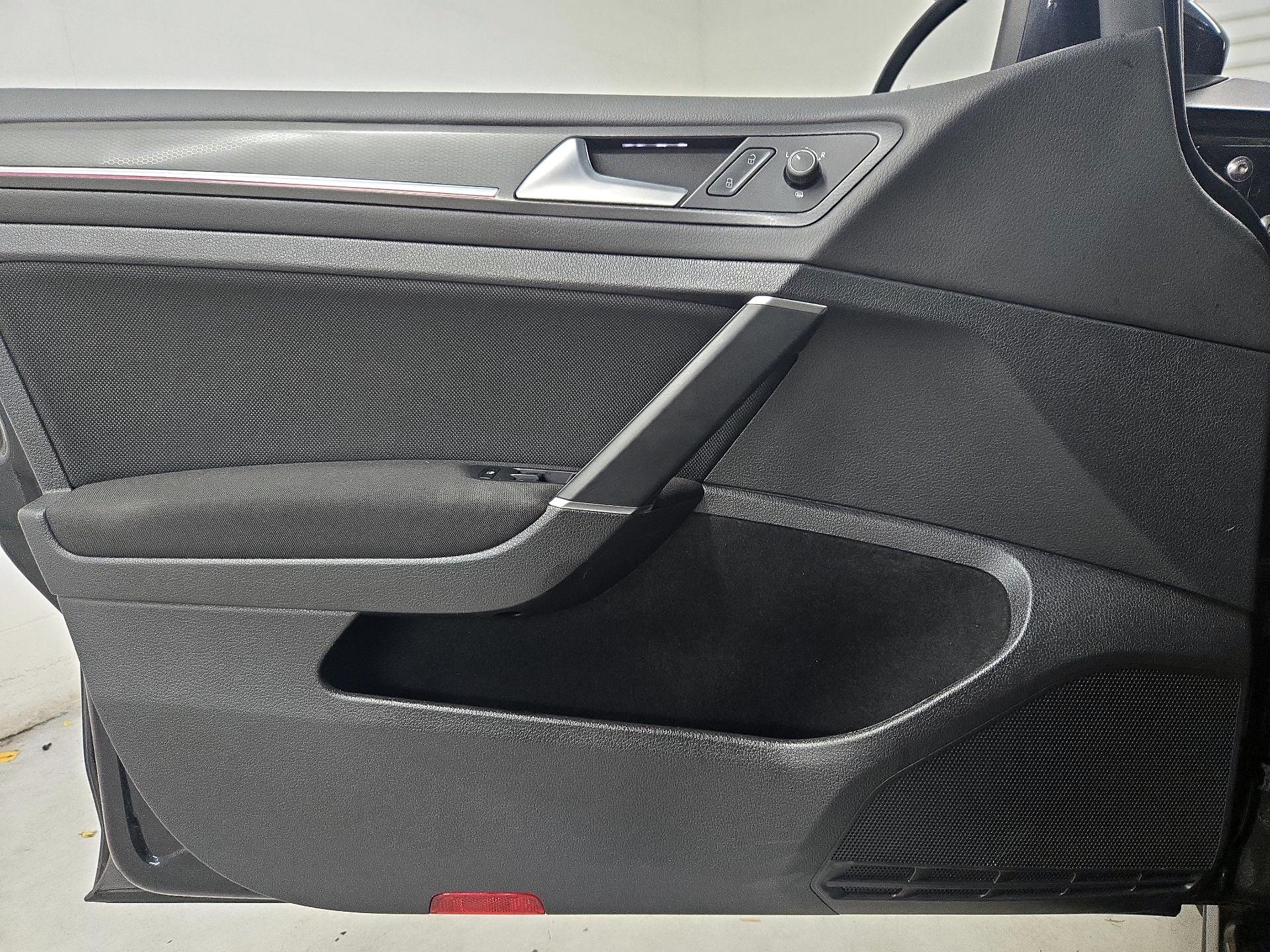 Thumbnail: 2019 Volkswagen Golf - 12