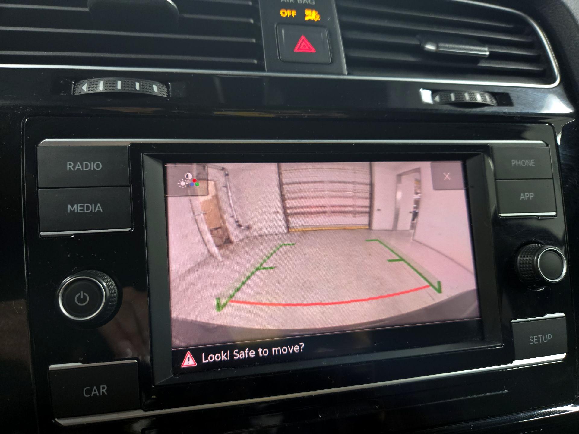 Thumbnail: 2019 Volkswagen Golf - 14
